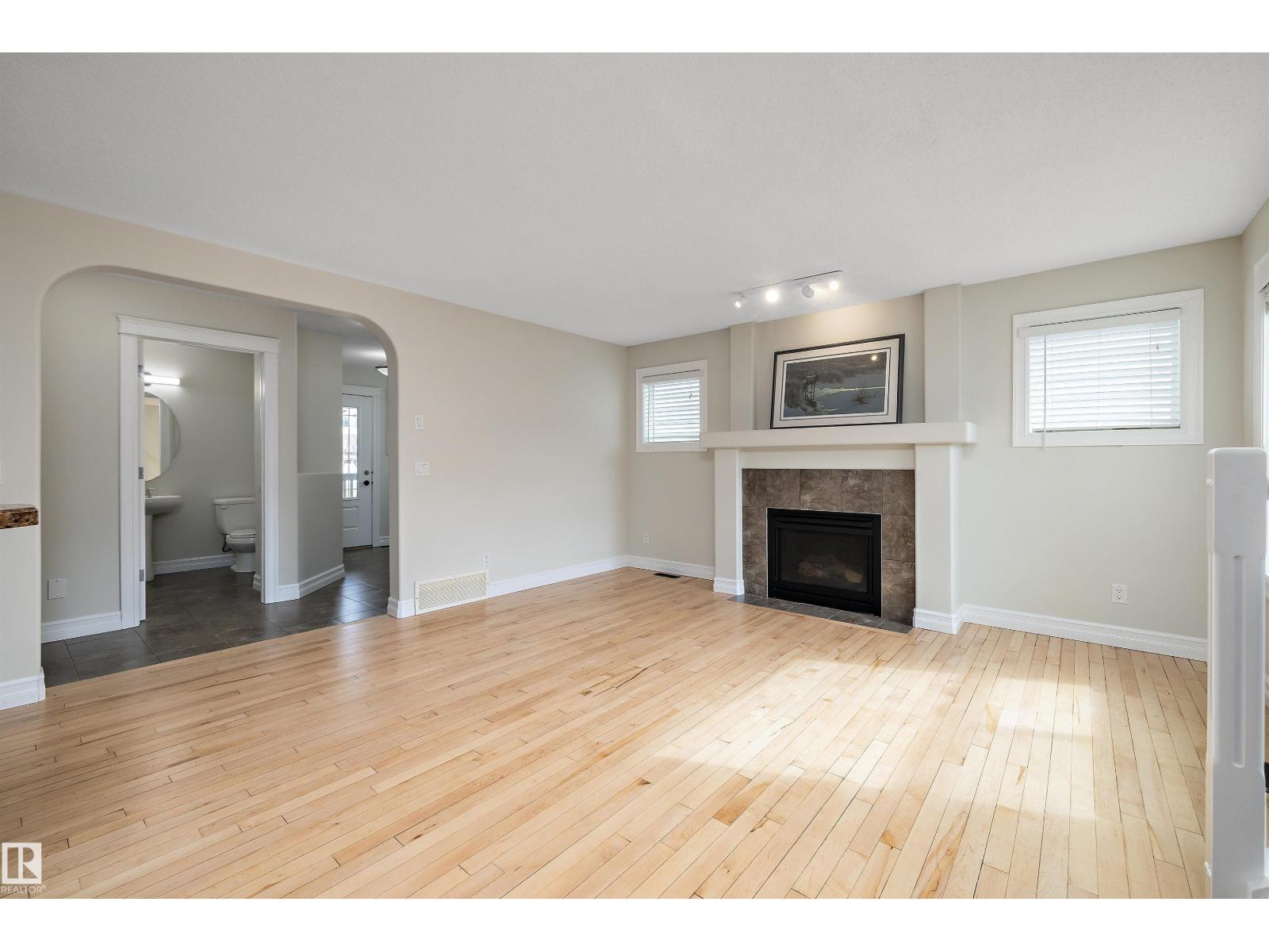 178 Woodbend Wy Property Photo 7