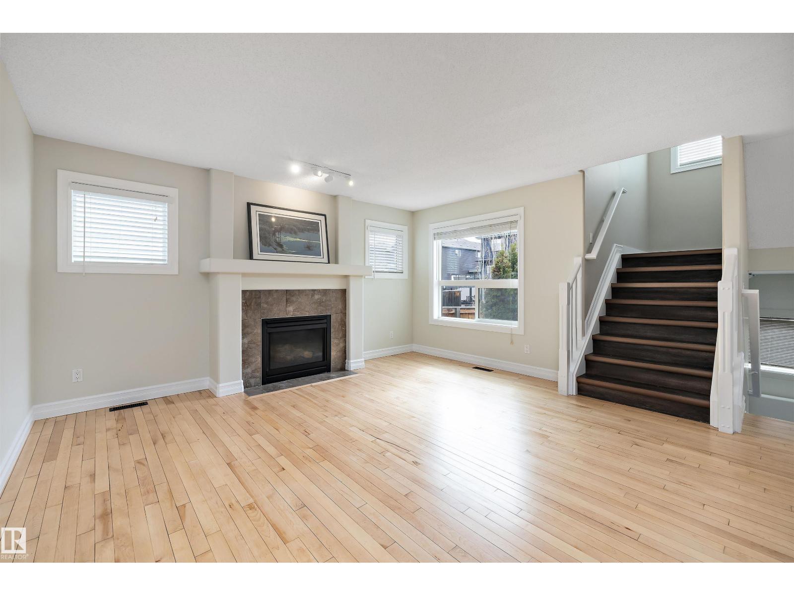 178 Woodbend Wy Property Photo 8