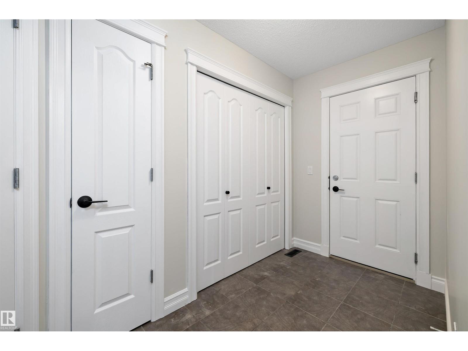 178 Woodbend Wy Property Photo 9