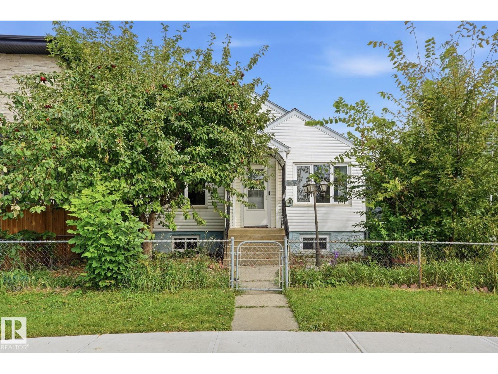 10917 96 ST NW Property Photo 1