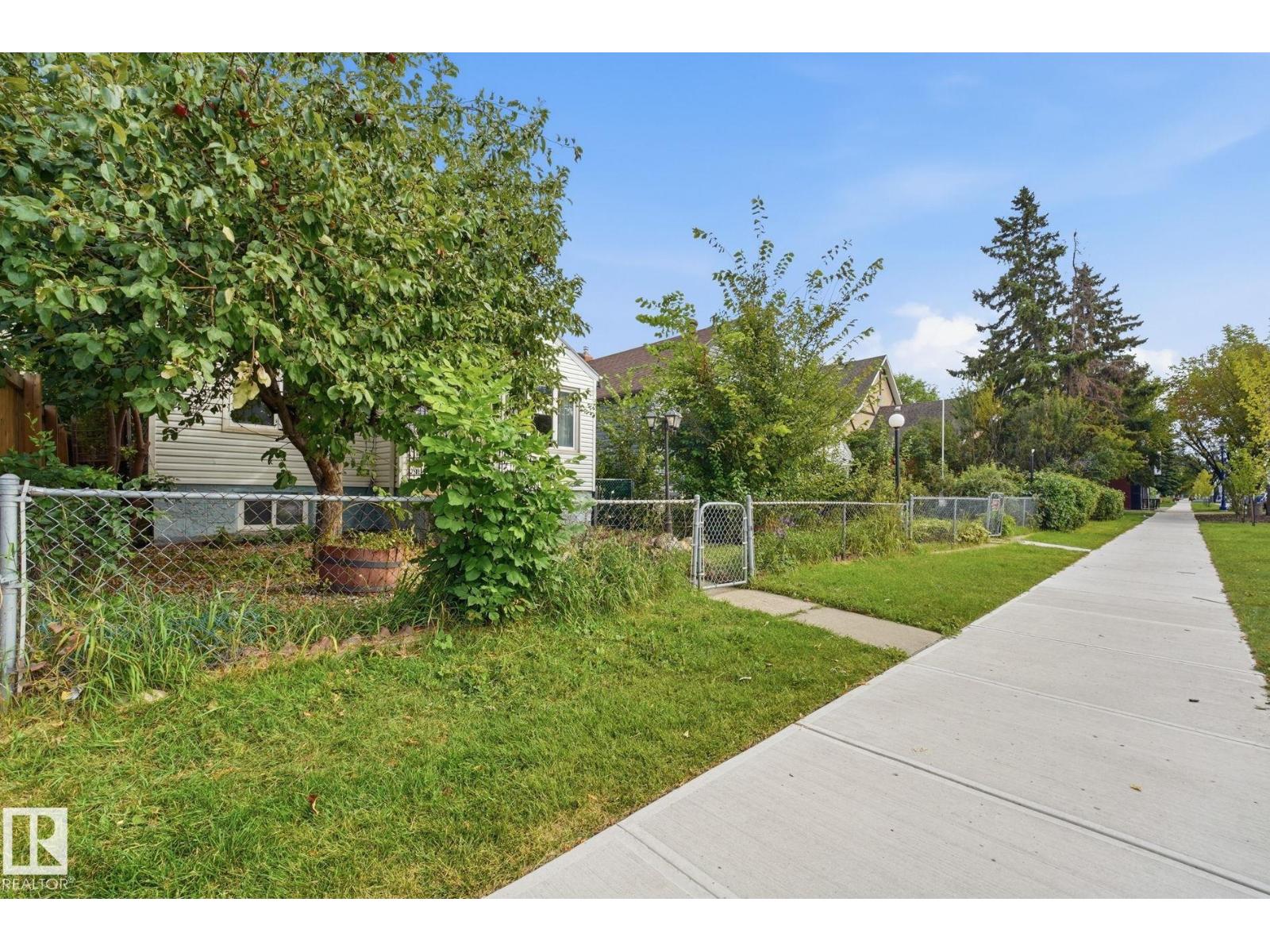 10917 96 St Nw Property Photo 2