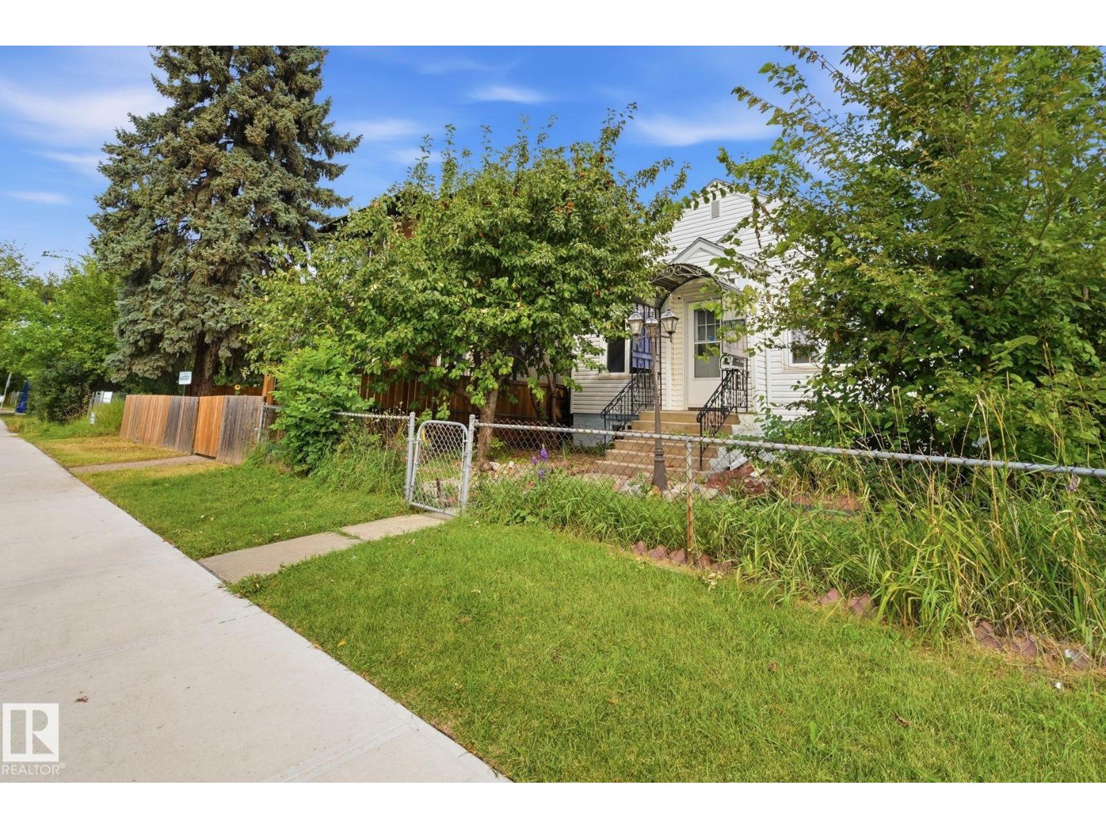 10917 96 St Nw Property Photo 3