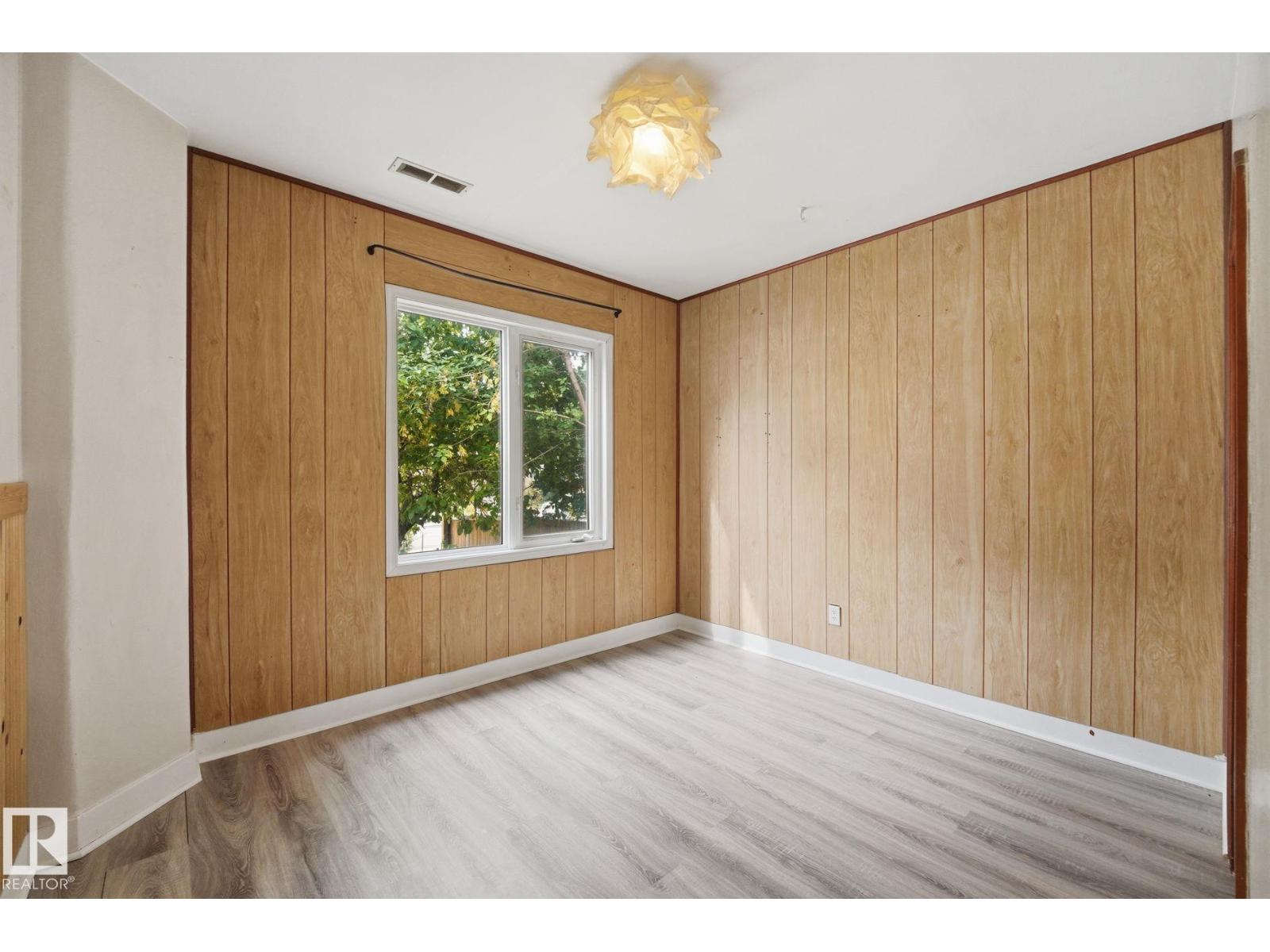 10917 96 St Nw Property Photo 9