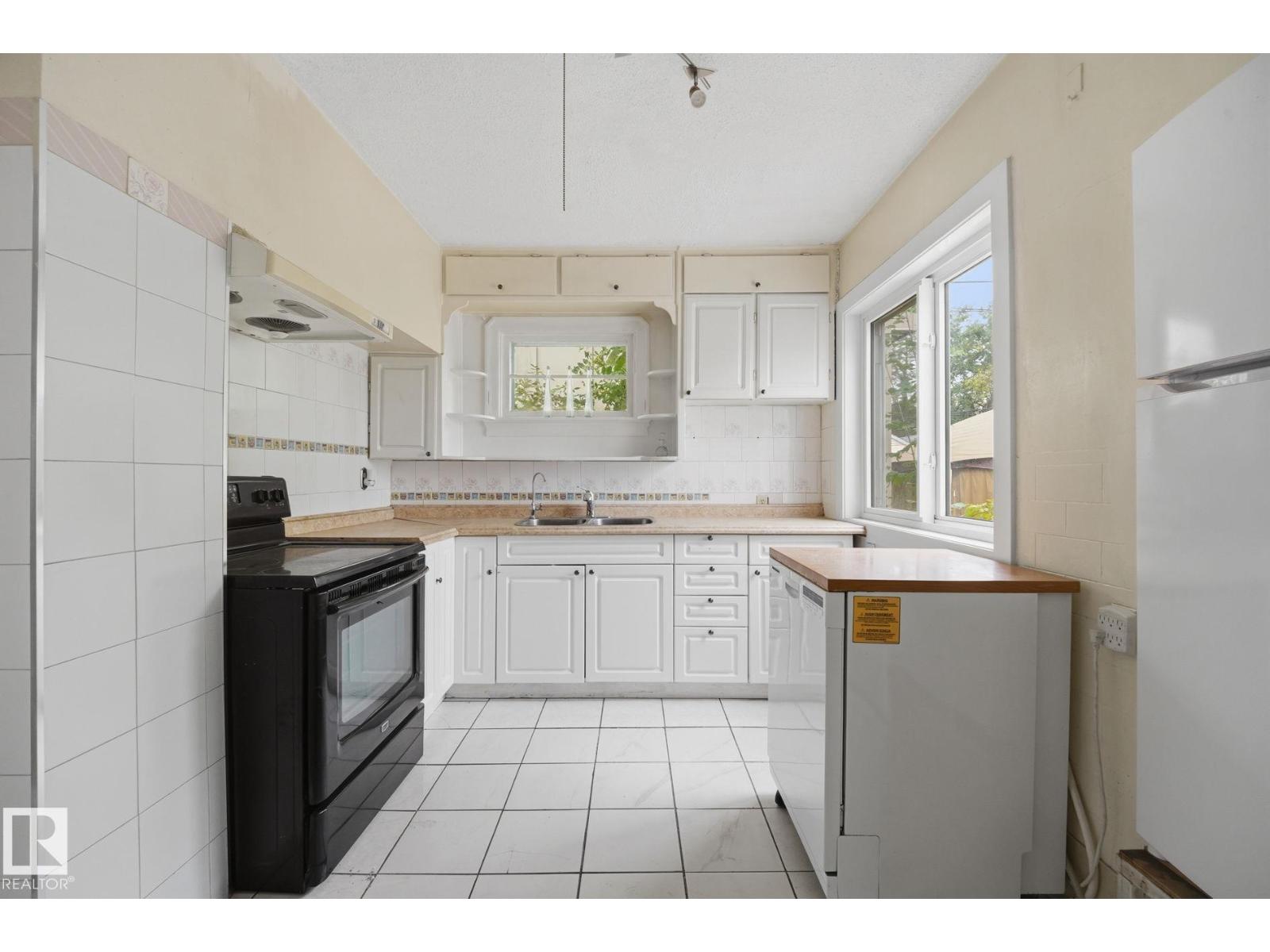 10917 96 St Nw Property Photo 10