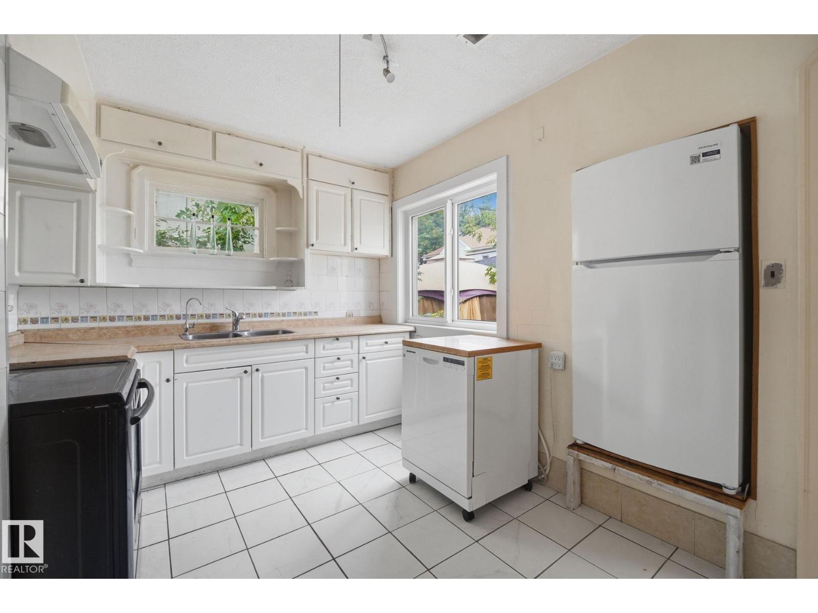 10917 96 St Nw Property Photo 12