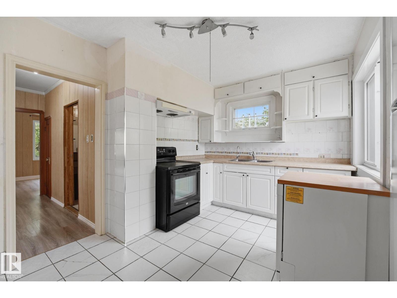 10917 96 St Nw Property Photo 13