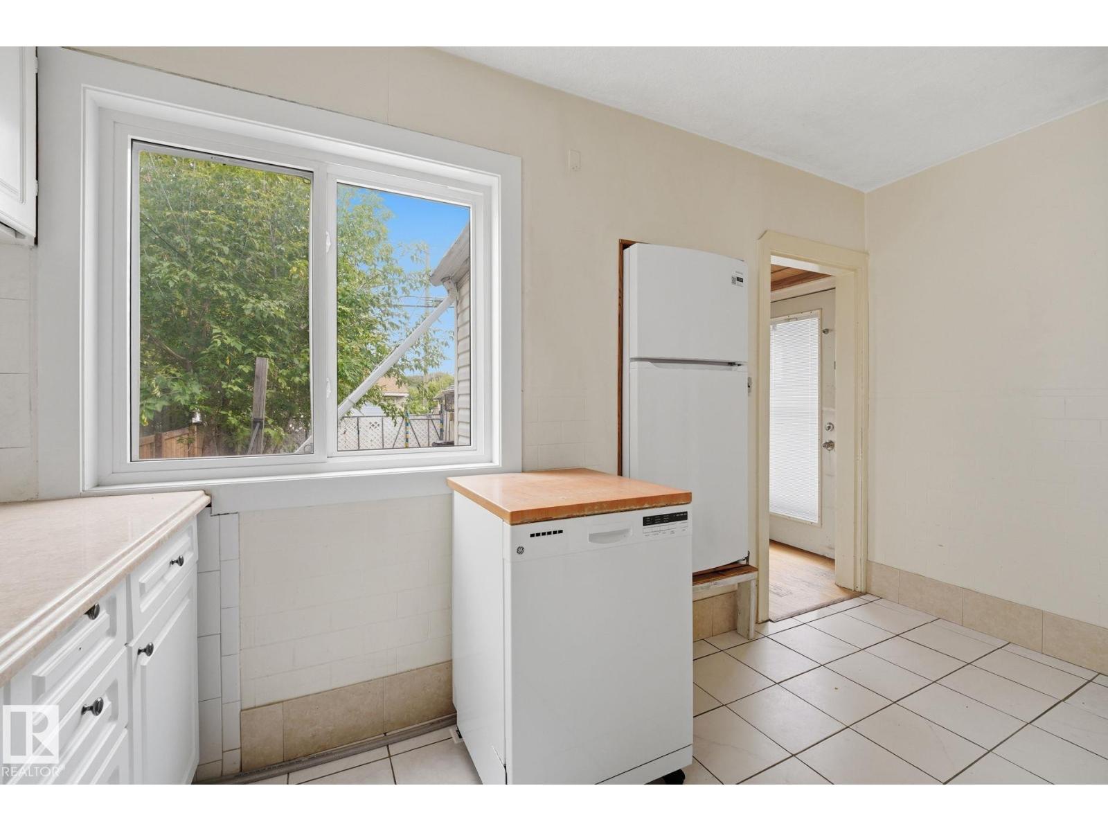10917 96 St Nw Property Photo 14