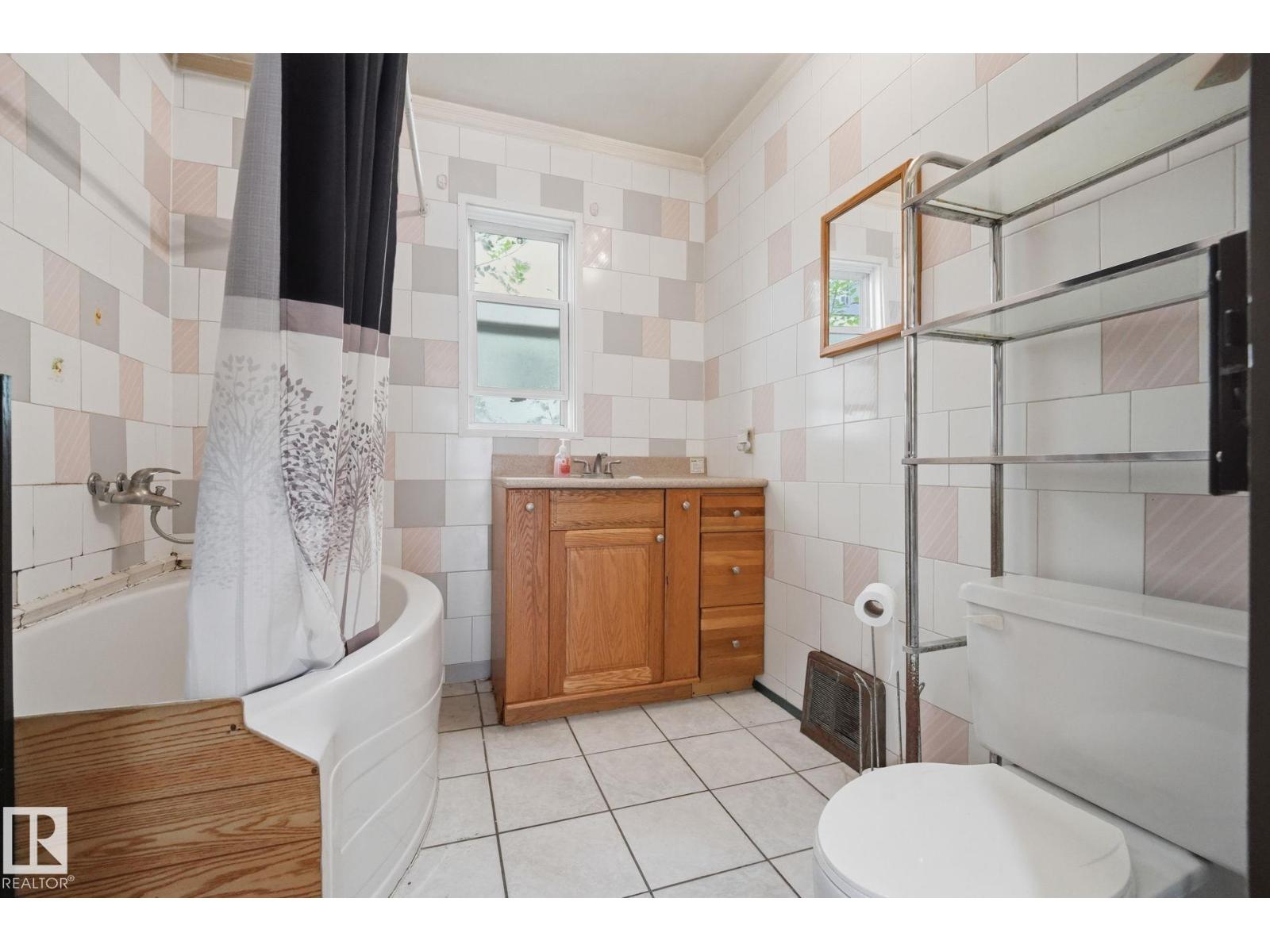 10917 96 St Nw Property Photo 16