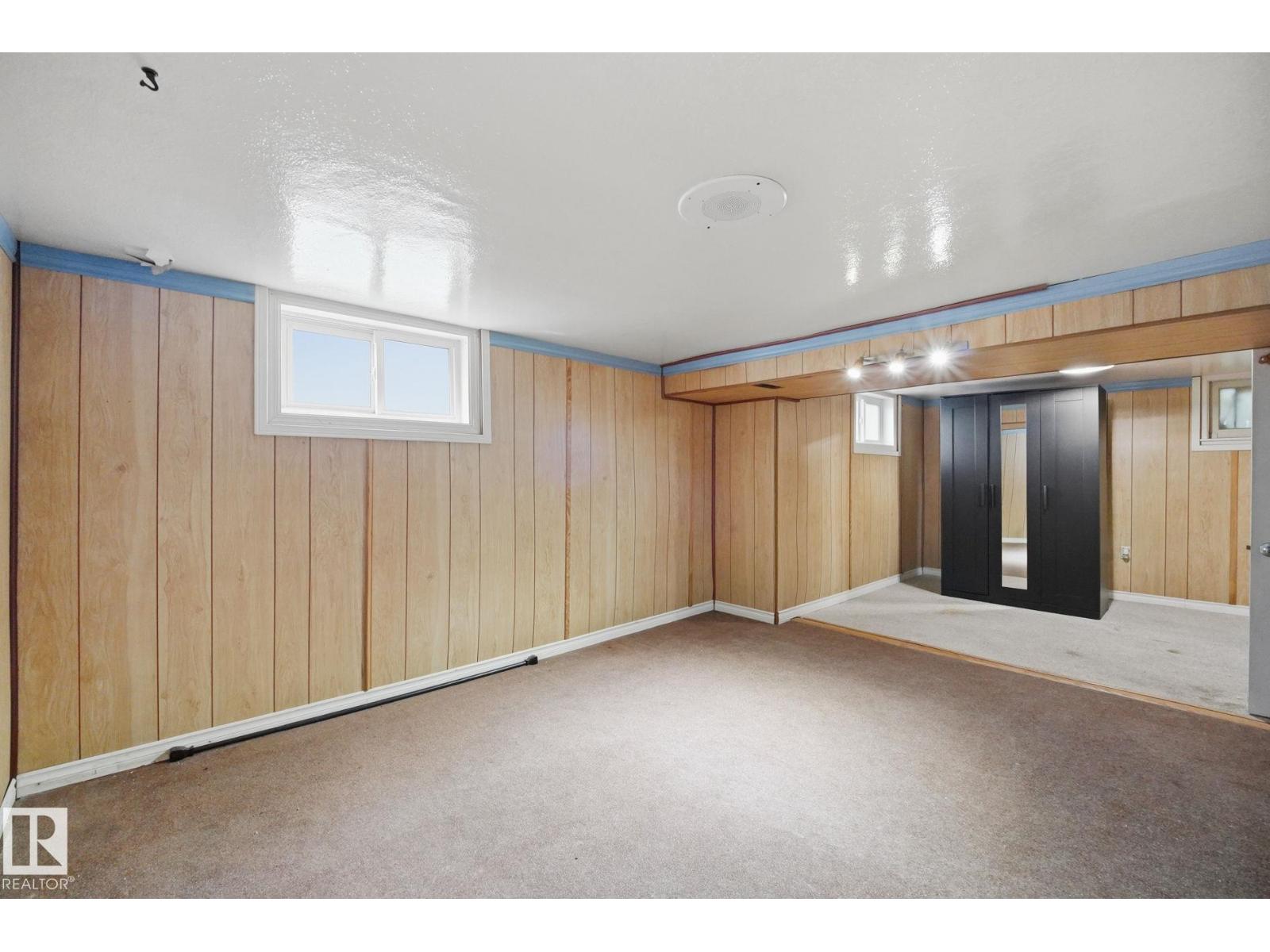 10917 96 St Nw Property Photo 17