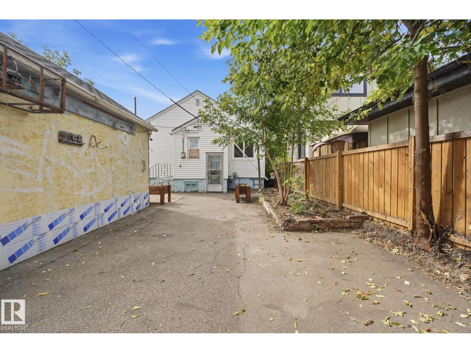 10917 96 St Nw Property Photo 31