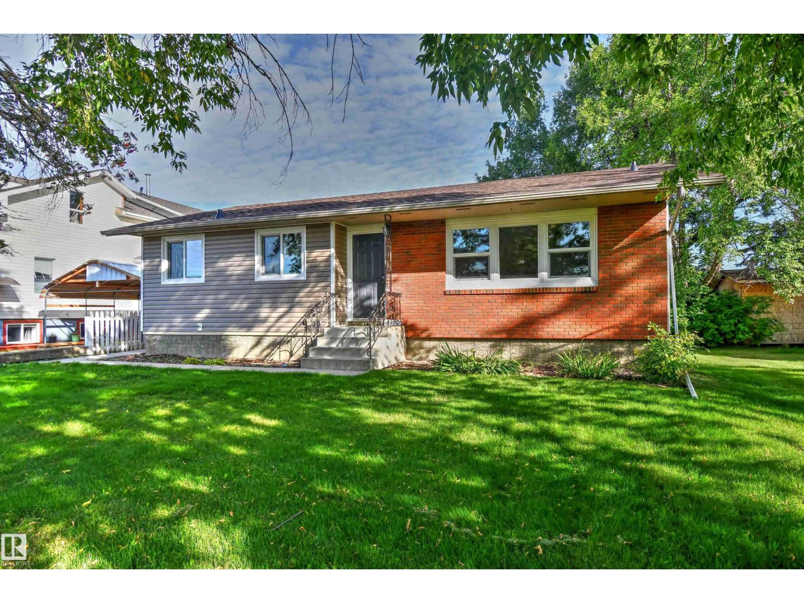 5310 51 Av Property Photo 1