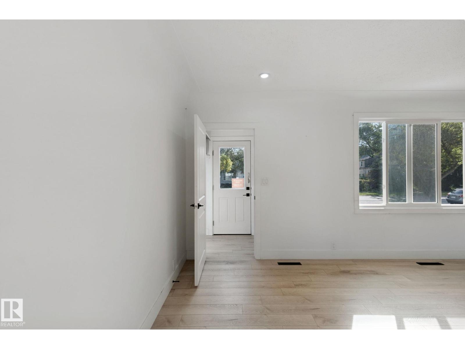 11914 124 St Nw Property Photo 2