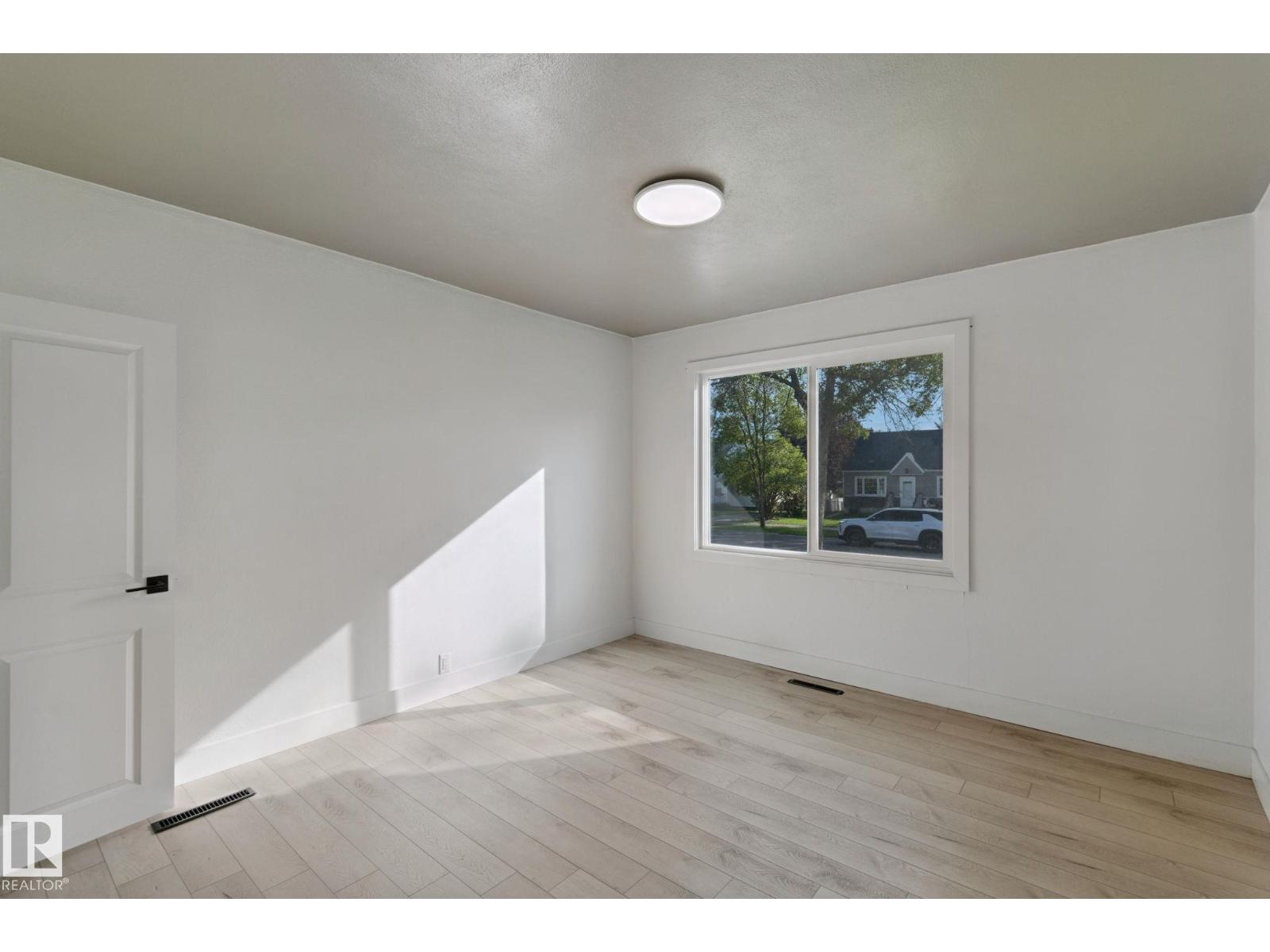 11914 124 St Nw Property Photo 17