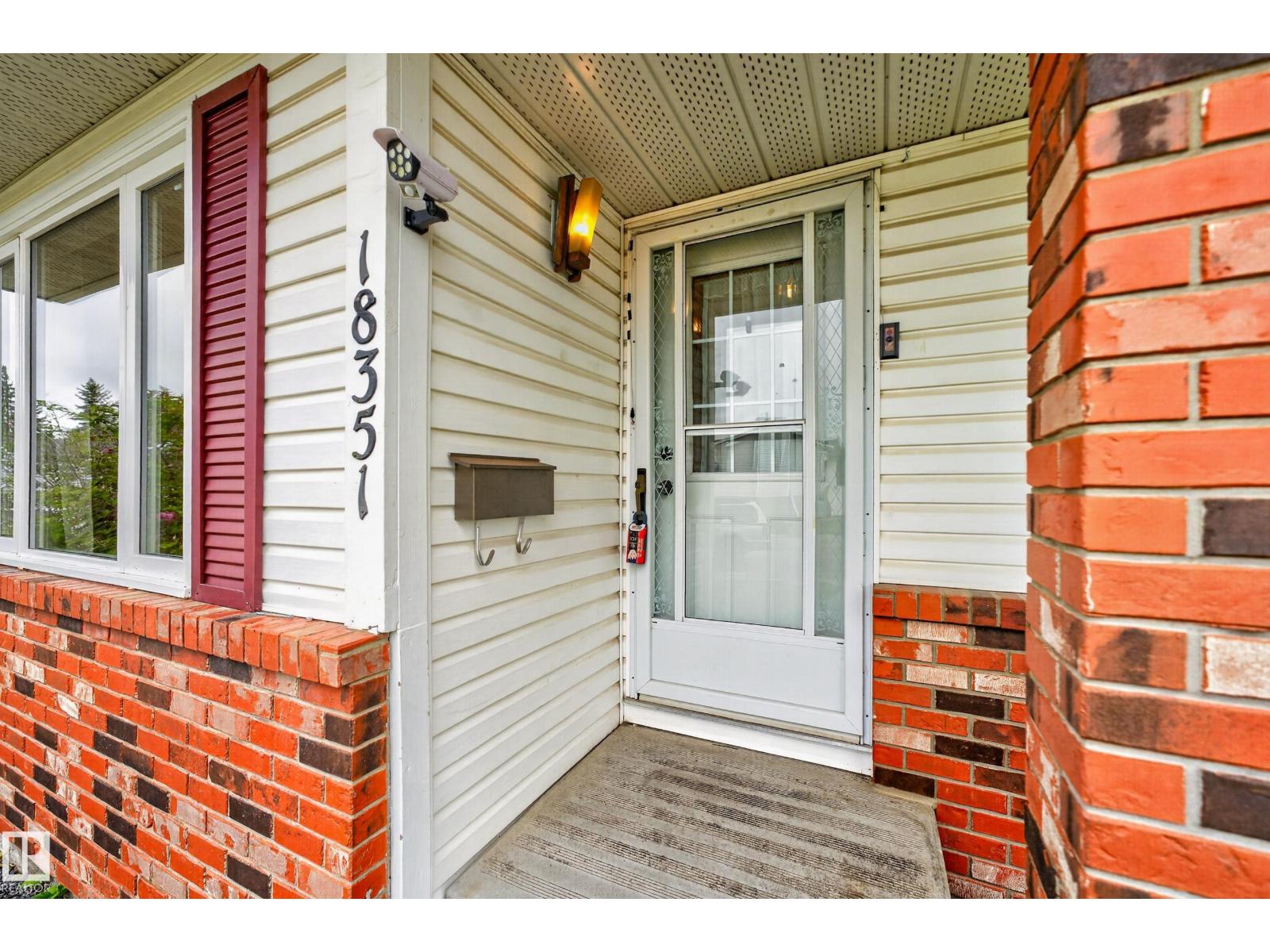 18351 77 Av Nw Property Photo 4