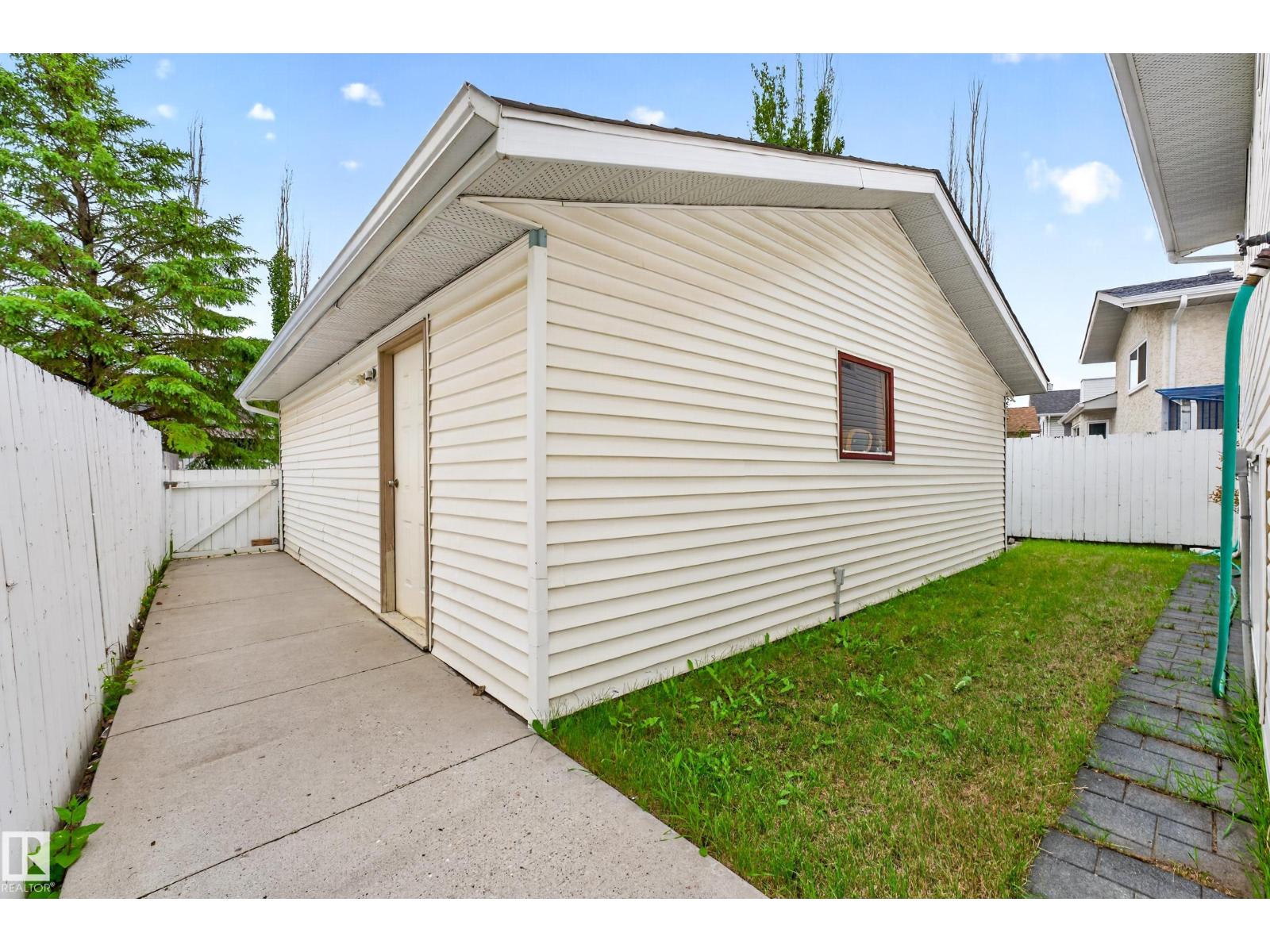18351 77 Av Nw Property Photo 8