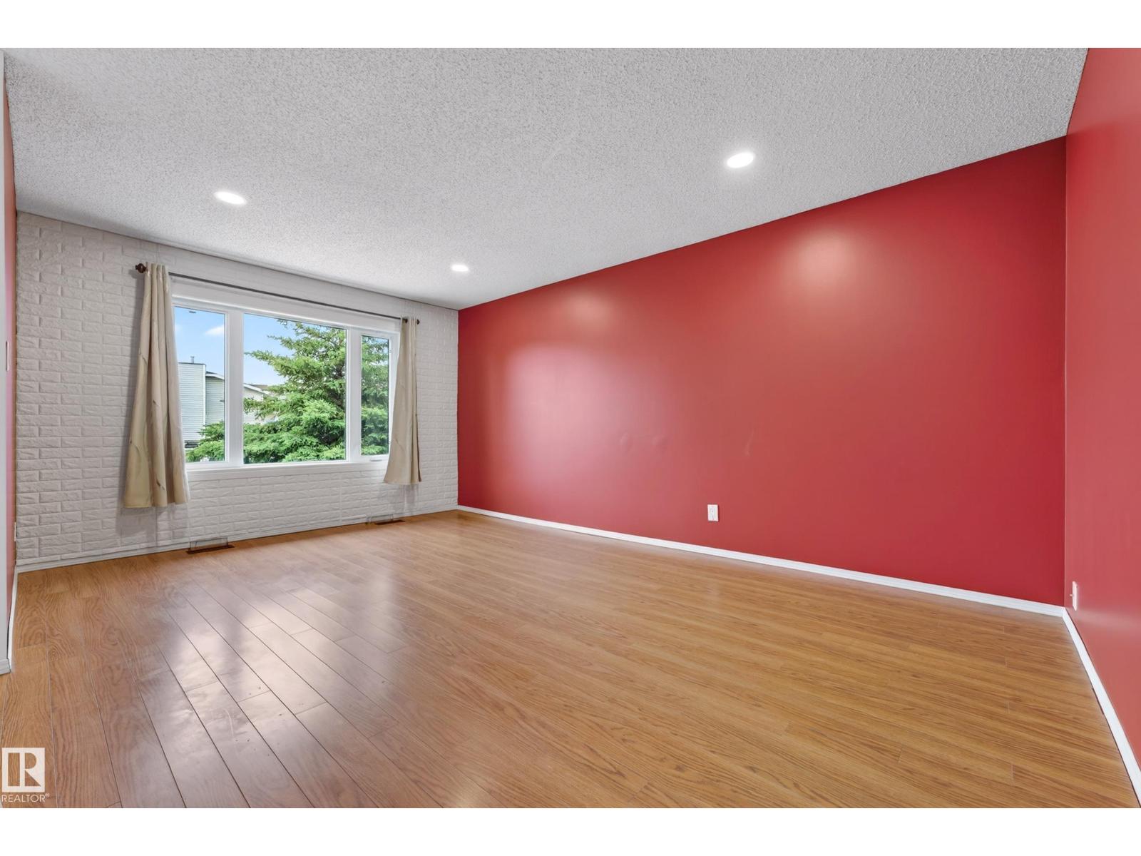 18351 77 Av Nw Property Photo 12