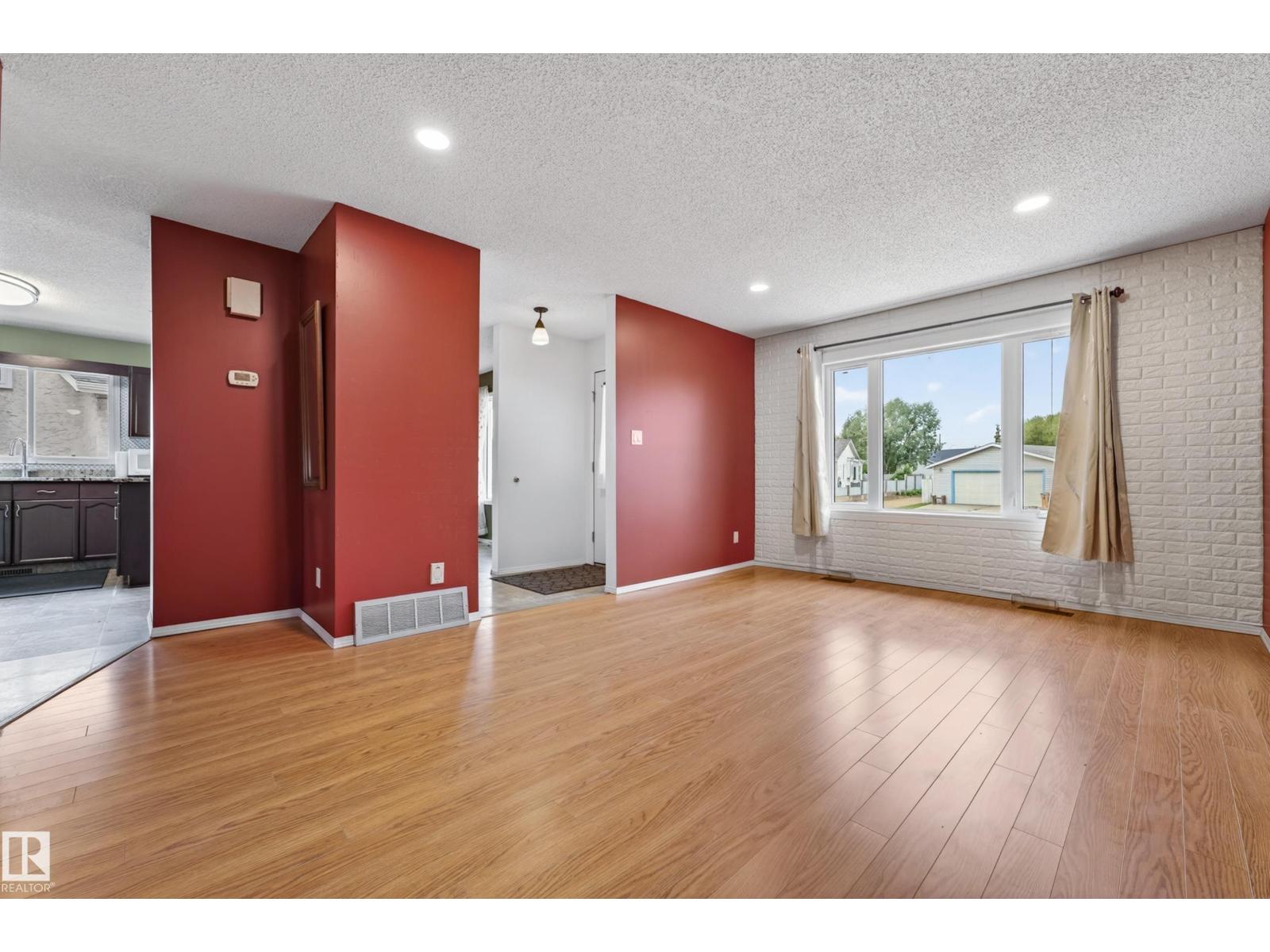 18351 77 Av Nw Property Photo 13