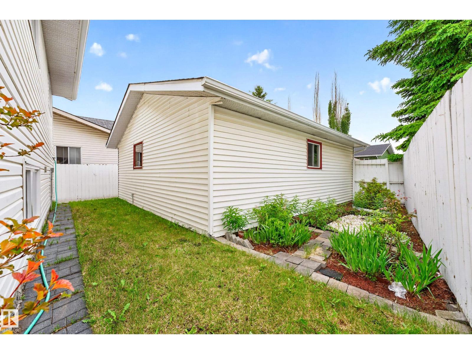 18351 77 Av Nw Property Photo 15