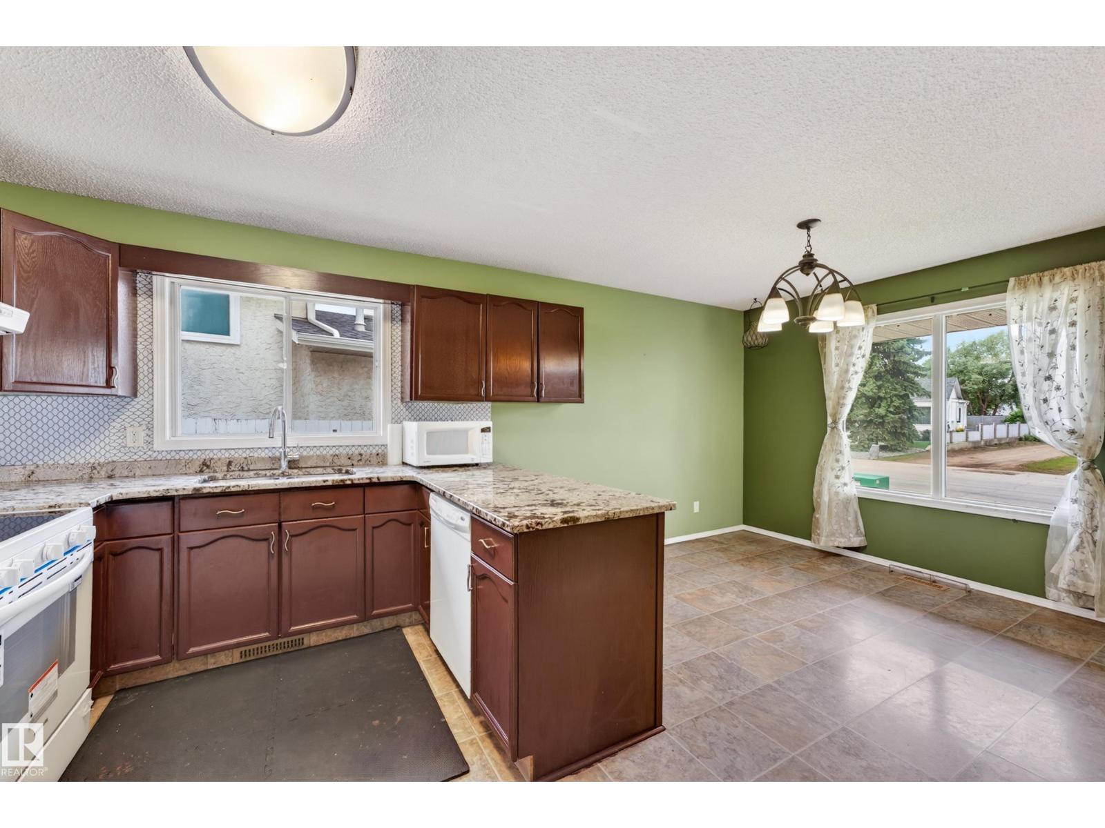 18351 77 Av Nw Property Photo 24