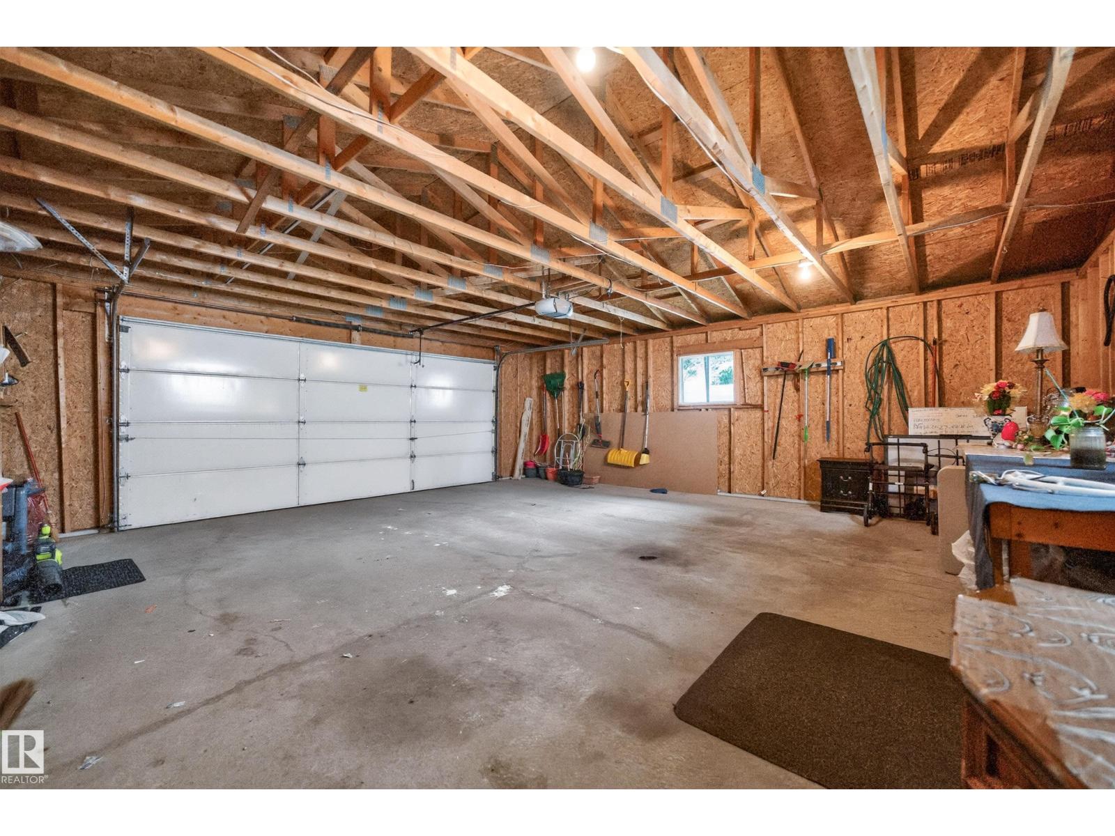 18351 77 Av Nw Property Photo 53