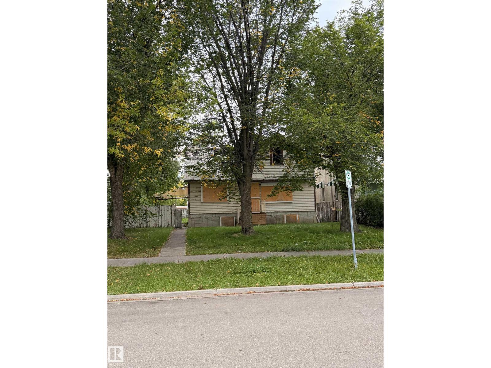 10952 108 St Nw Property Photo 2