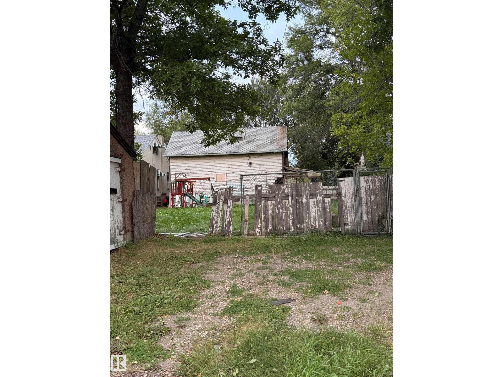 10952 108 St Nw Property Photo 3