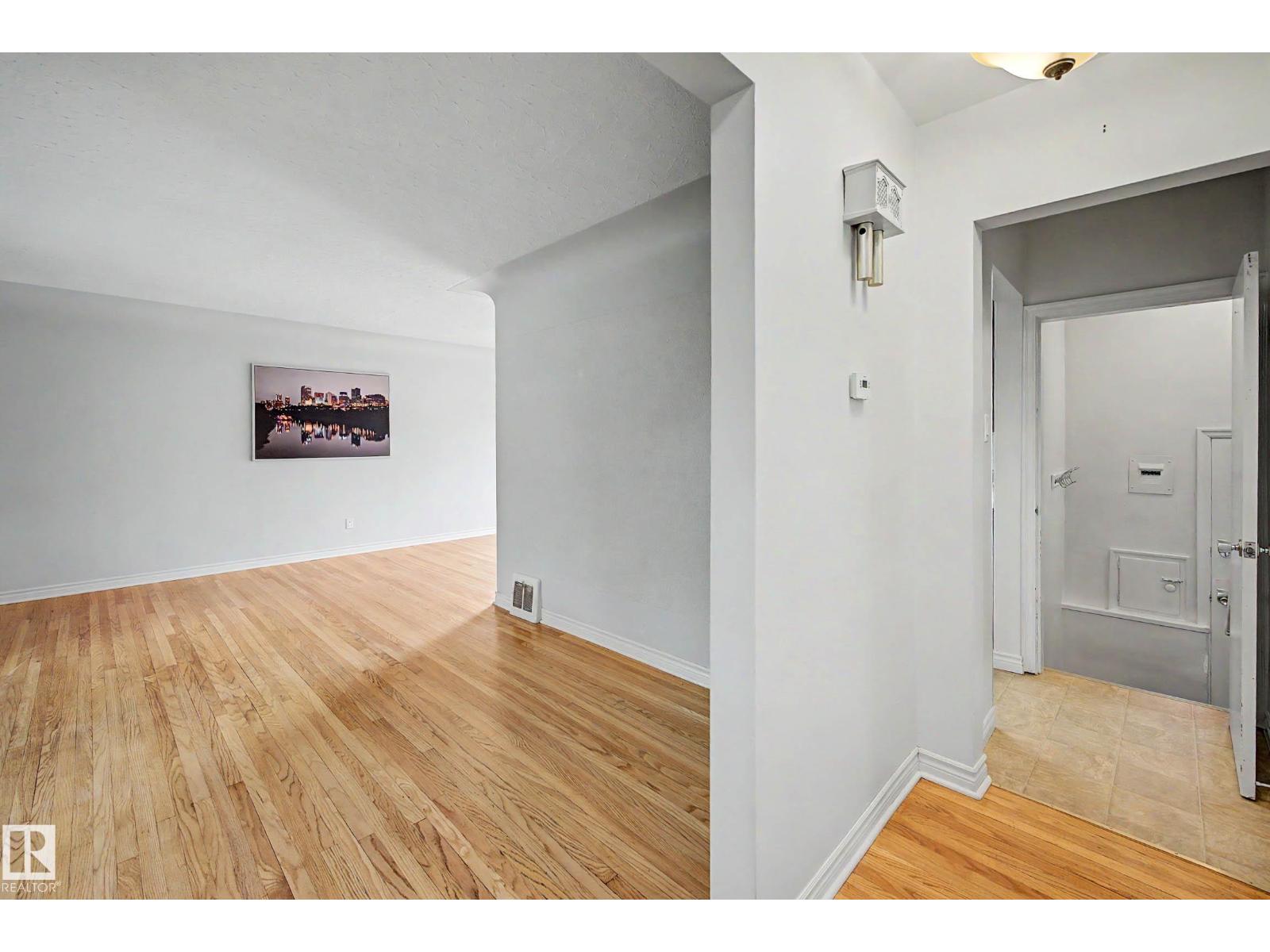 10830 138 St Nw Property Photo 4