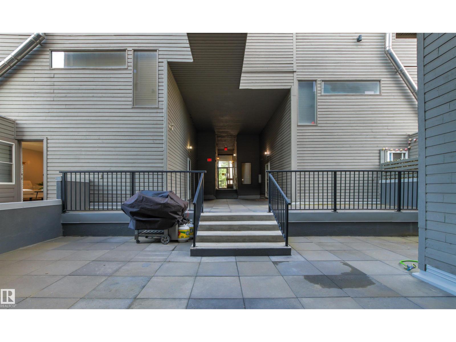 #7 10032 113 St Nw Property Photo 3