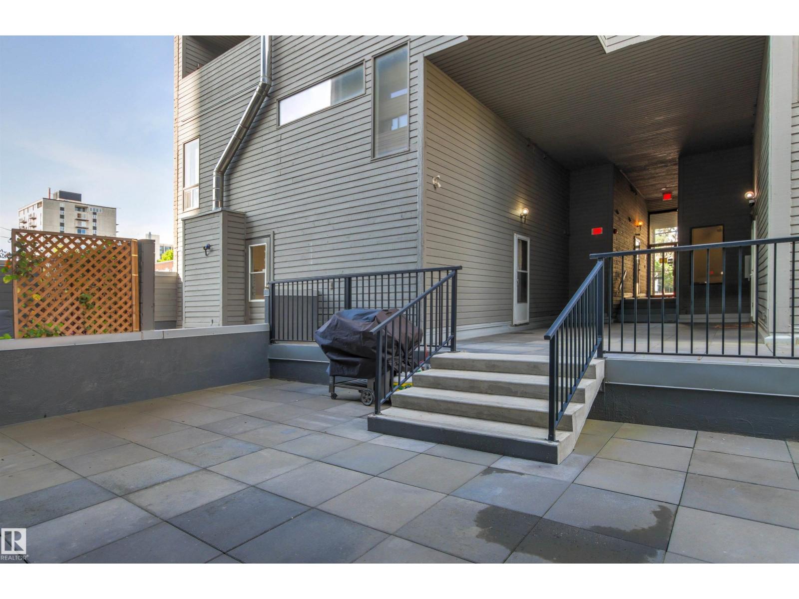 #7 10032 113 St Nw Property Photo 4