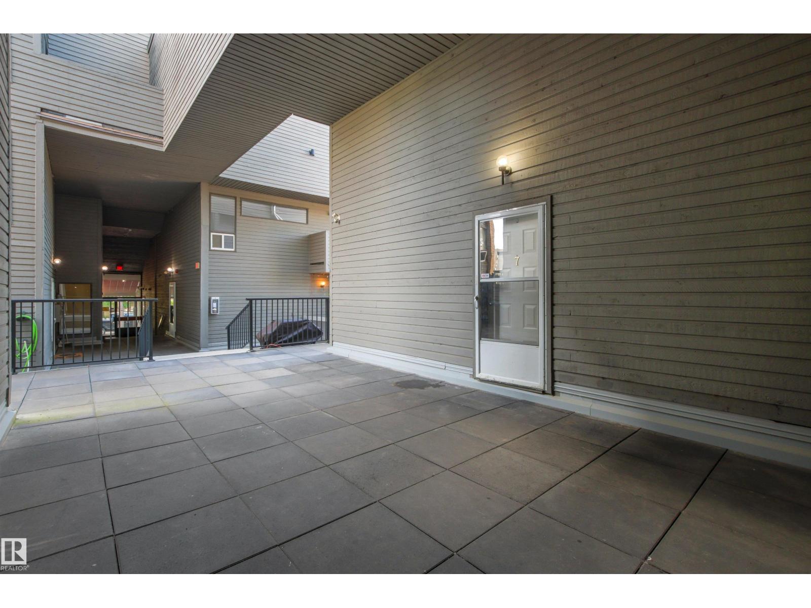 #7 10032 113 St Nw Property Photo 5