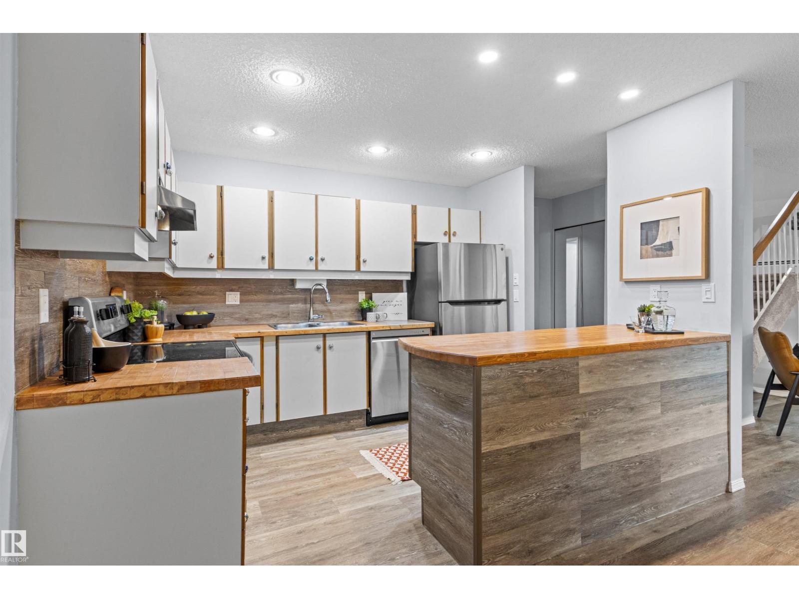 #7 10032 113 St Nw Property Photo 18