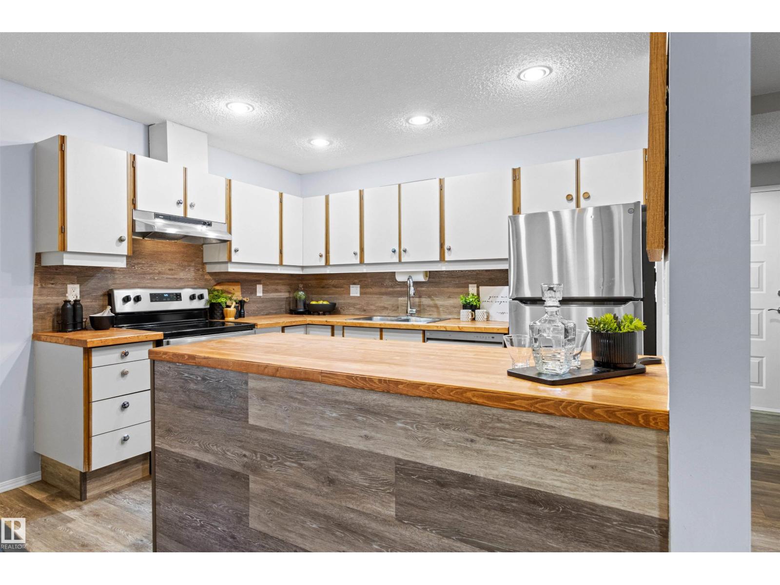 #7 10032 113 St Nw Property Photo 19