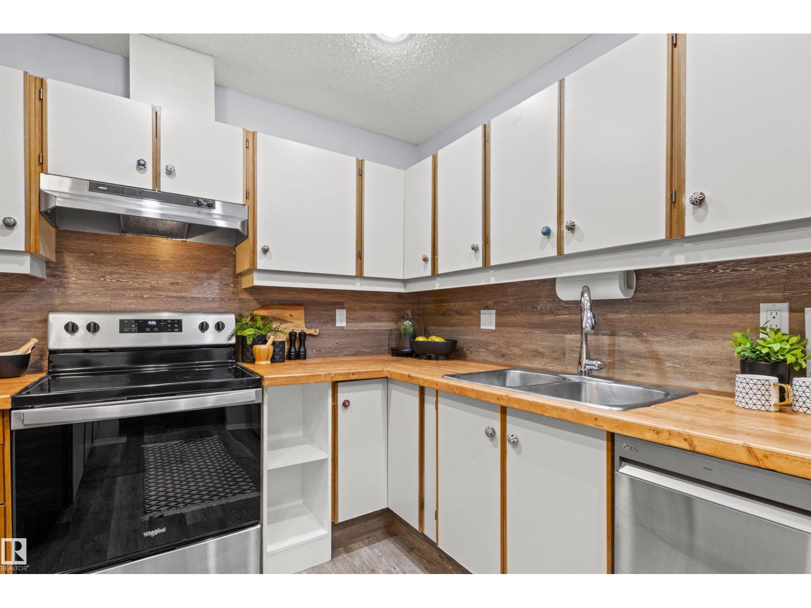 #7 10032 113 St Nw Property Photo 21