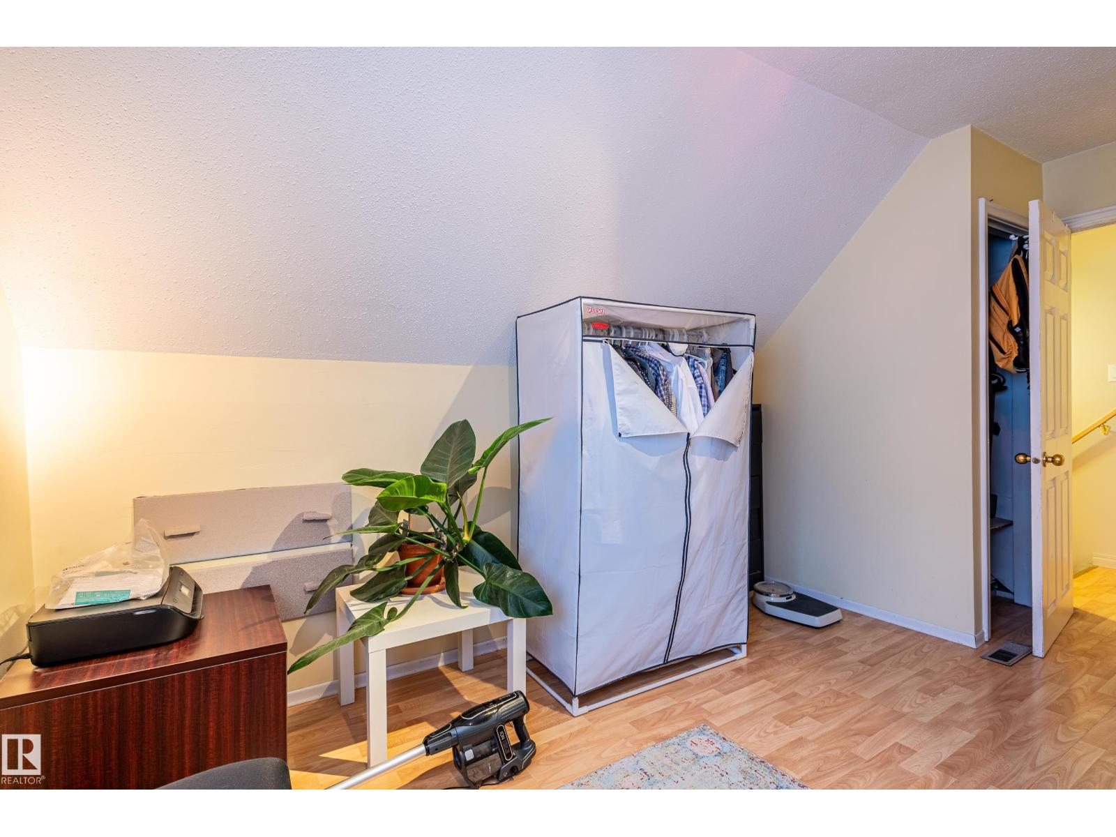 10532 157 St Nw Property Photo 27