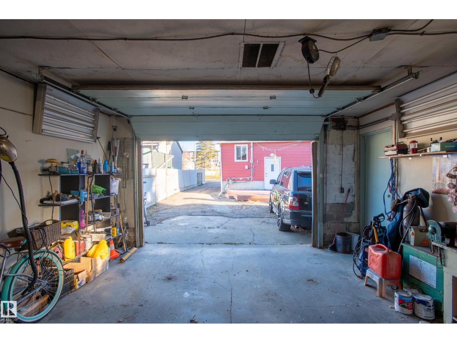 10532 157 St Nw Property Photo 44