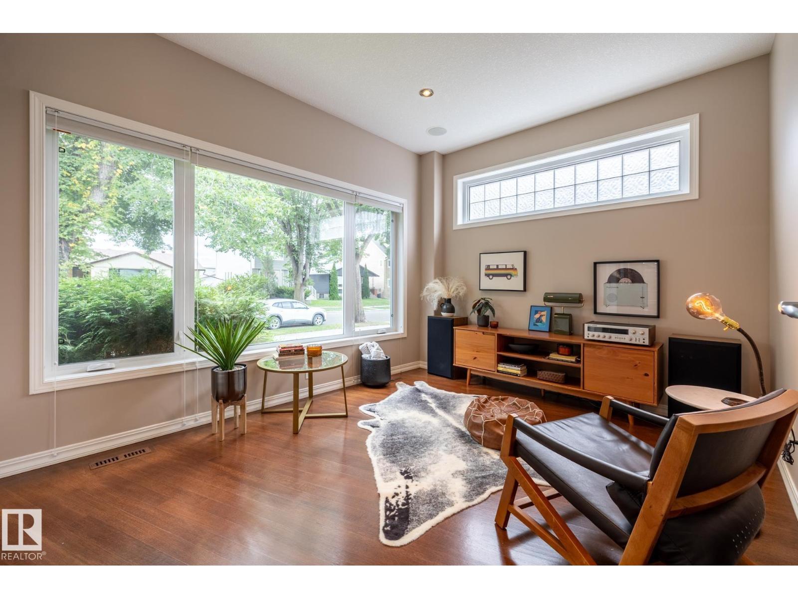 11122 52 St Nw Property Photo 6