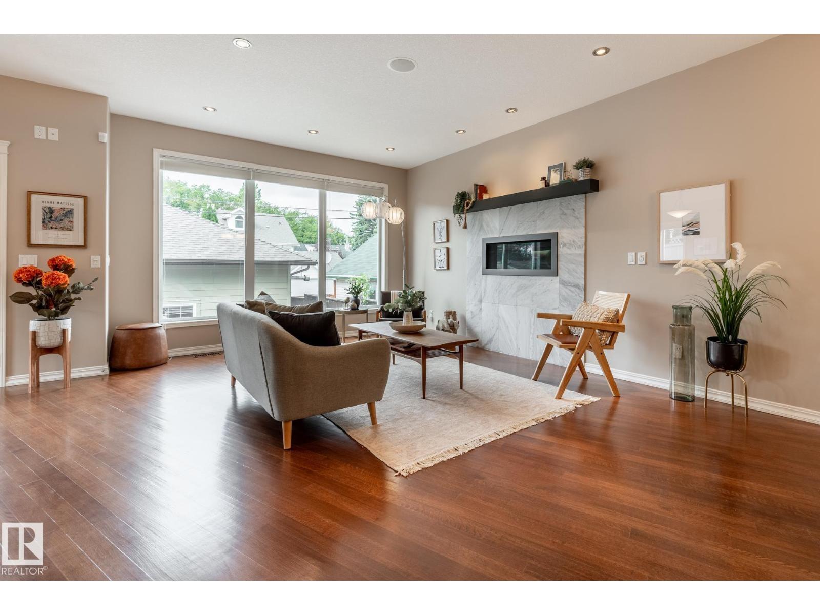 11122 52 St Nw Property Photo 14
