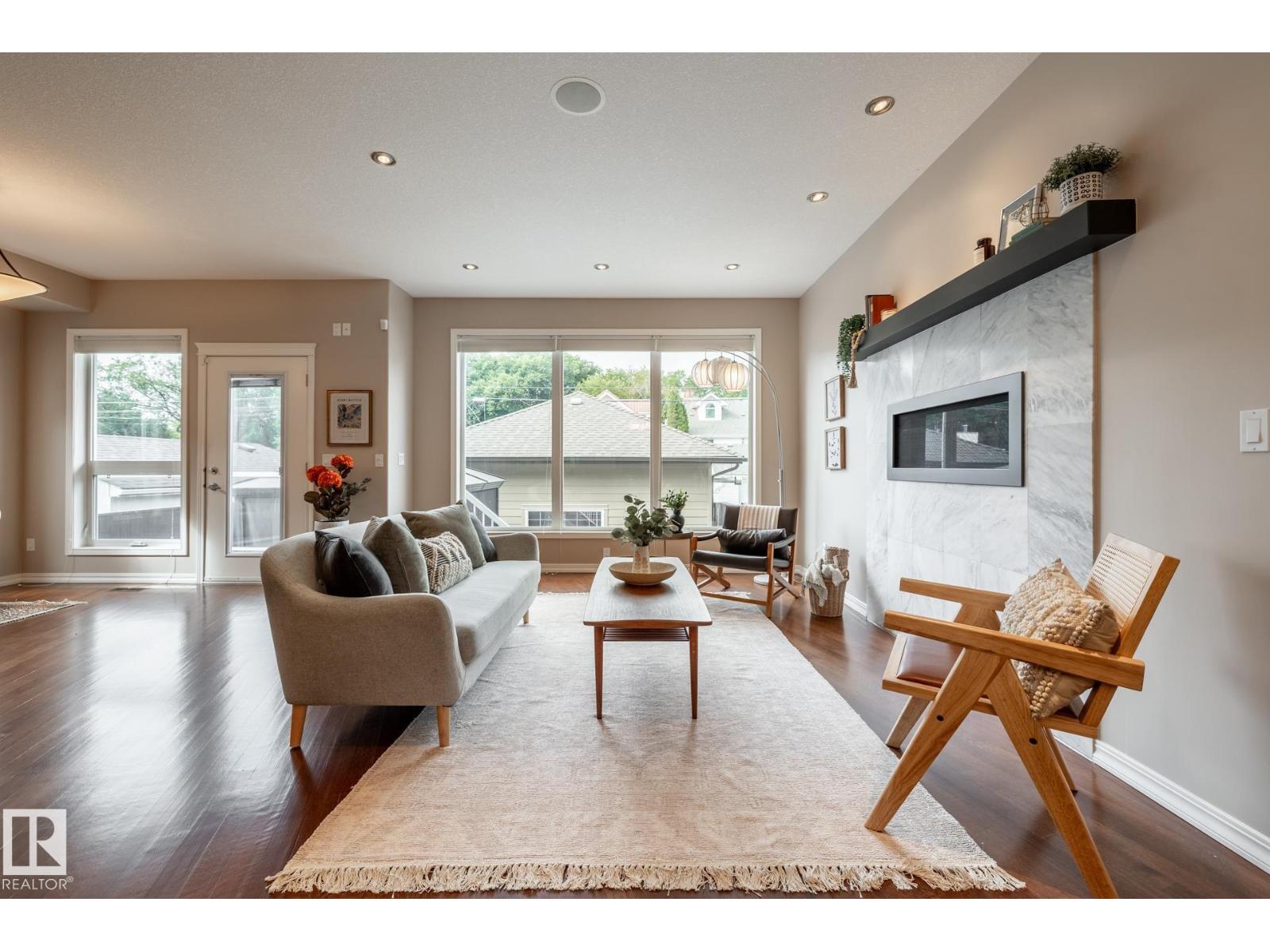 11122 52 St Nw Property Photo 15