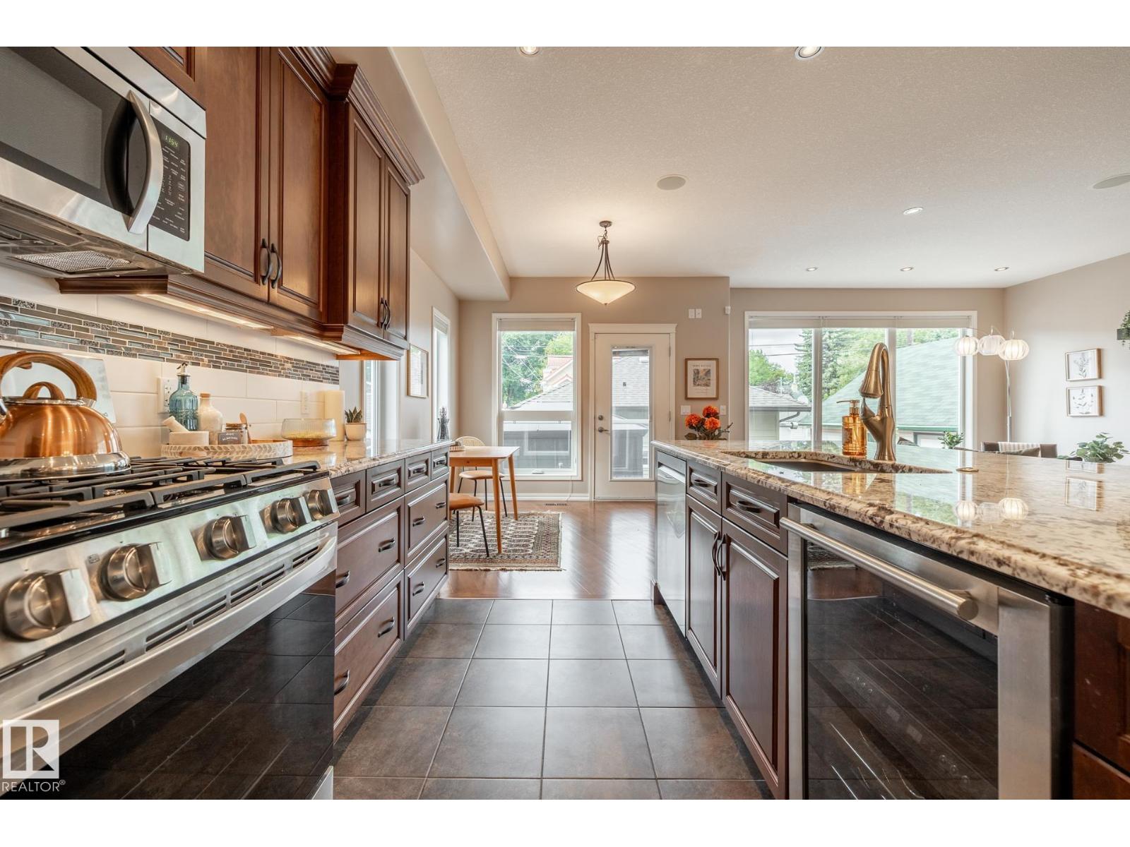 11122 52 St Nw Property Photo 27