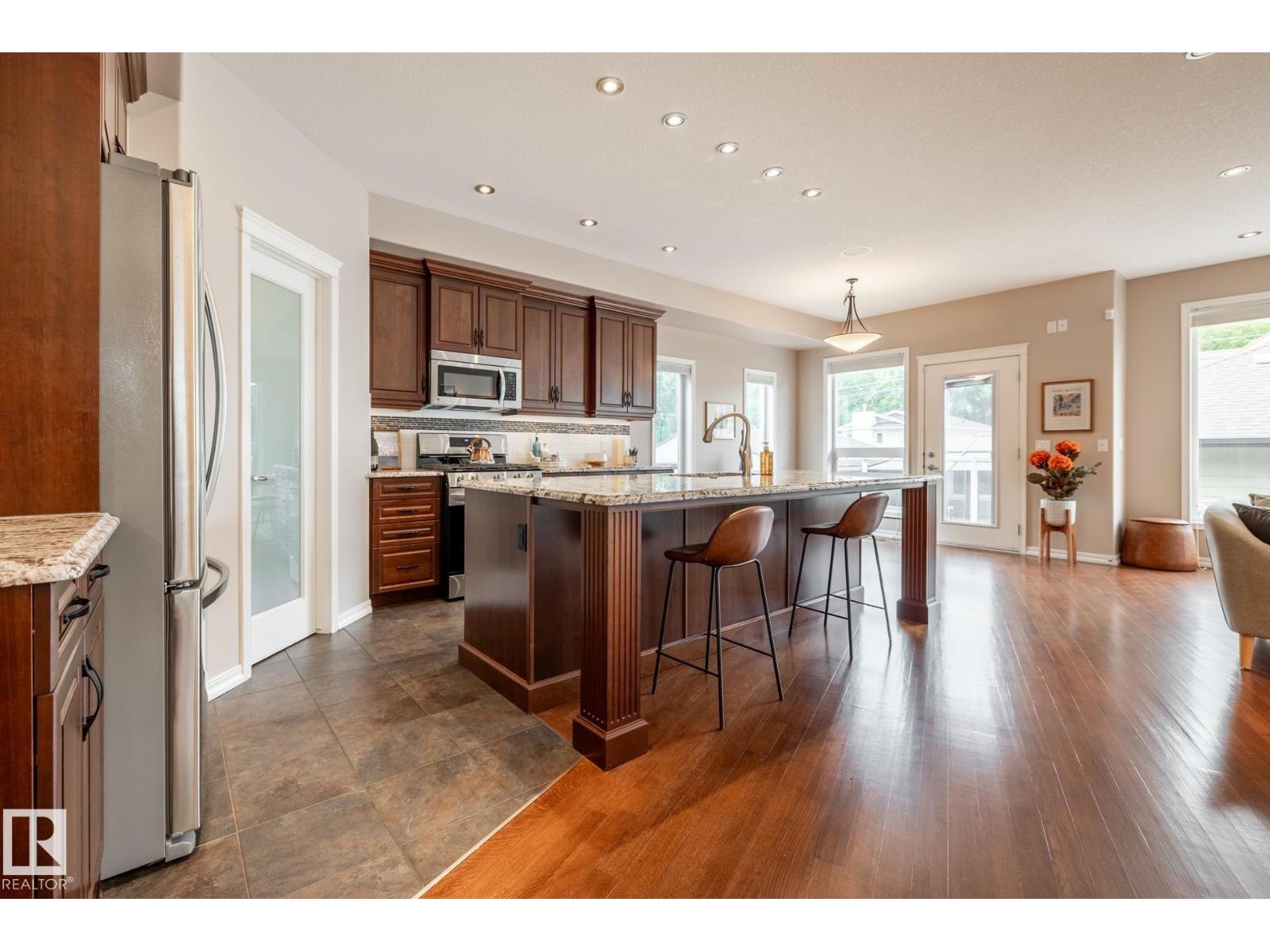 11122 52 St Nw Property Photo 28