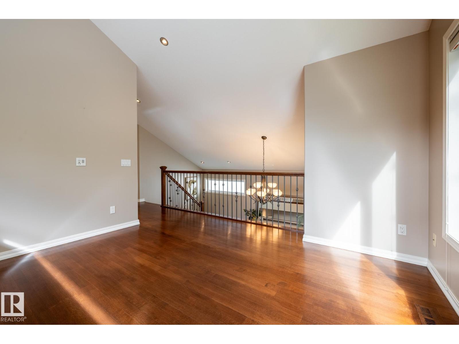 11122 52 St Nw Property Photo 33