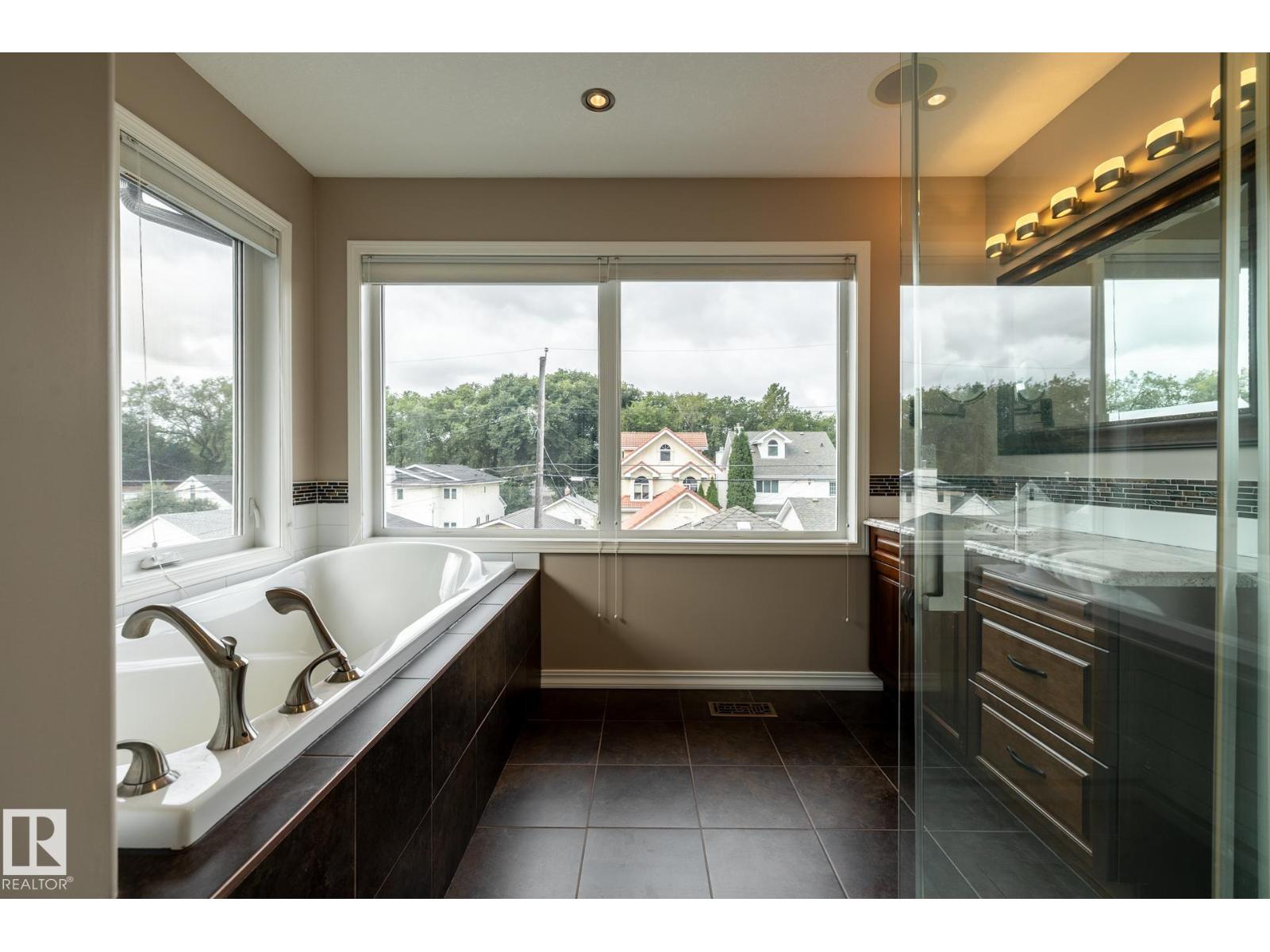 11122 52 St Nw Property Photo 39