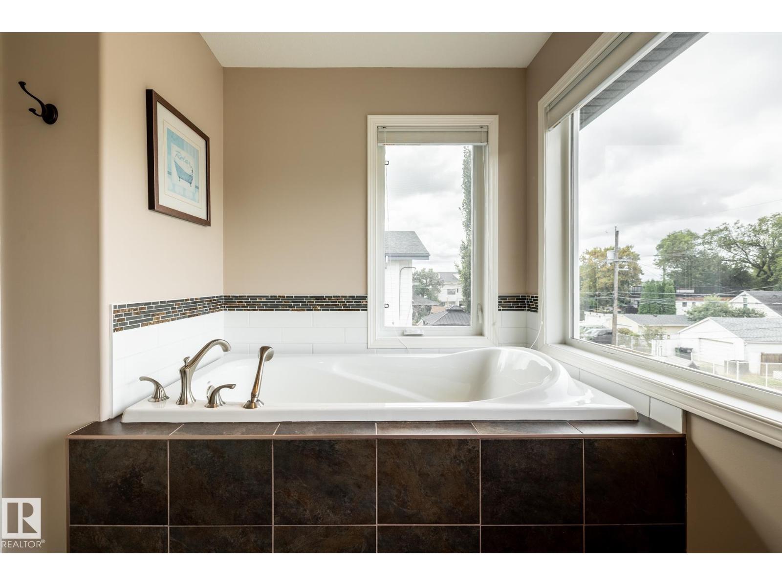 11122 52 St Nw Property Photo 40