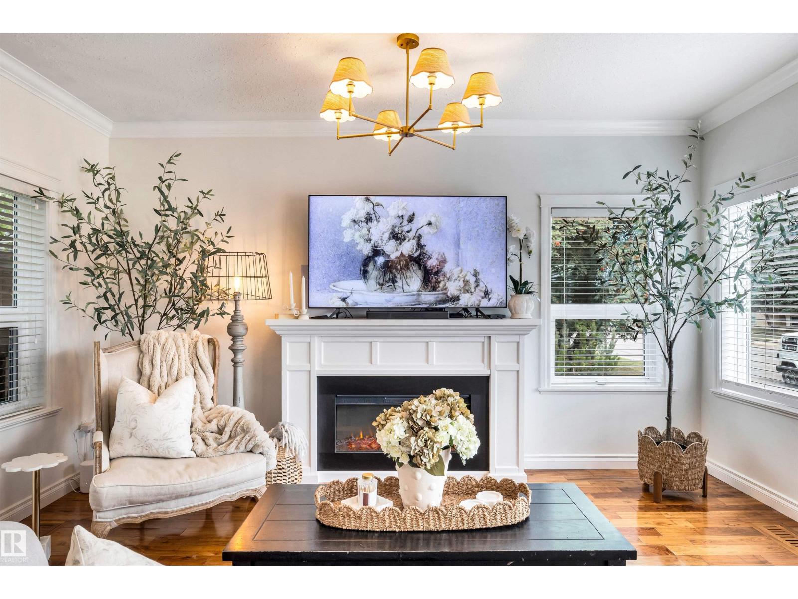 5021 49 Av Property Photo 1