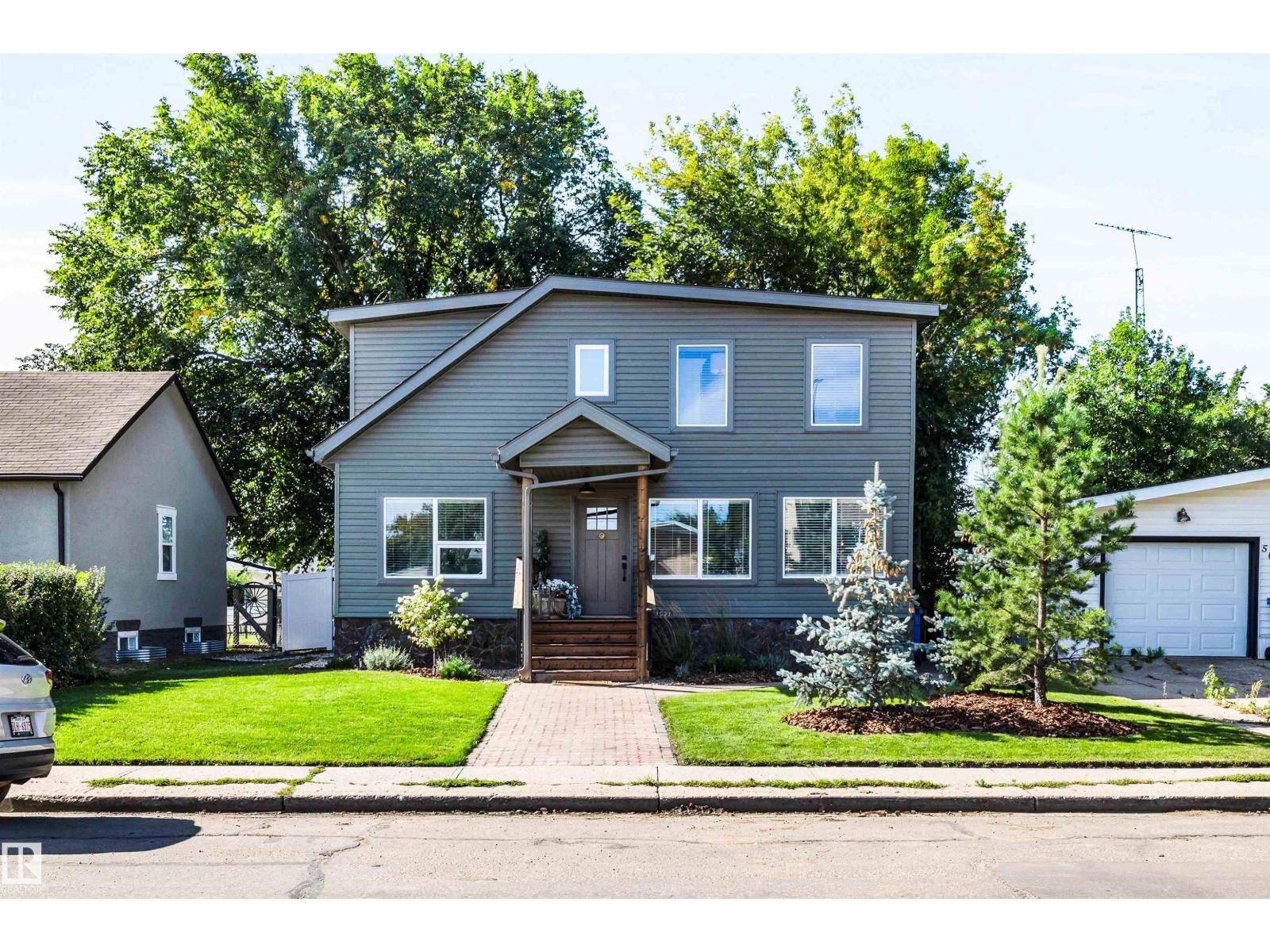 5021 49 Av Property Photo 3