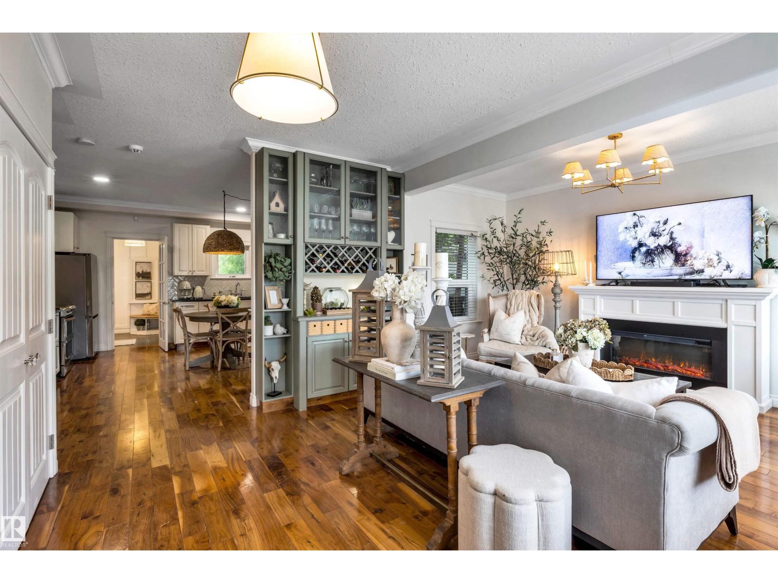 5021 49 Av Property Photo 4