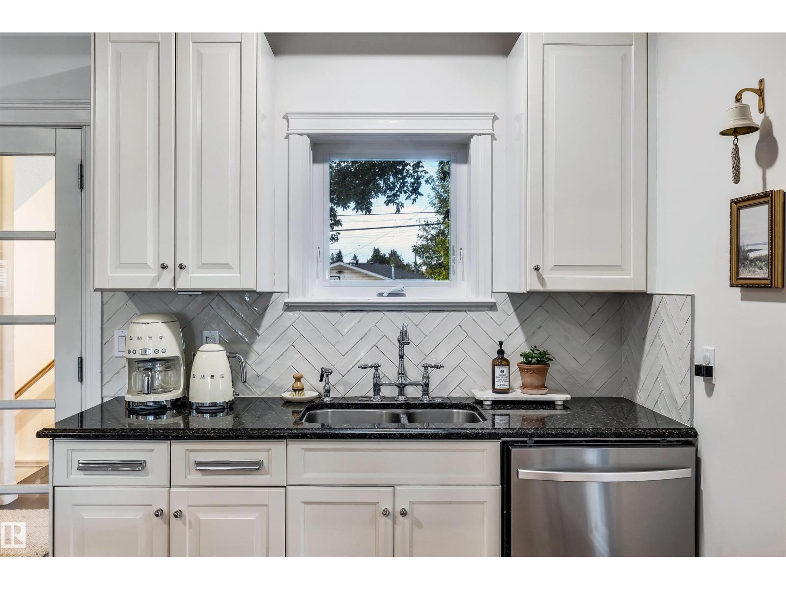 5021 49 Av Property Photo 10