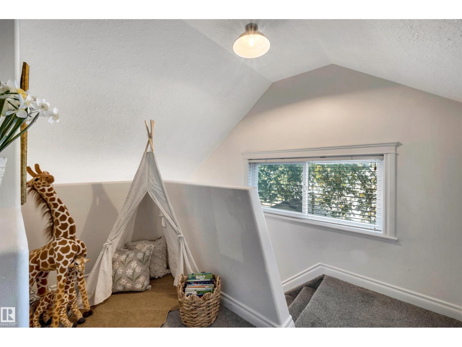 5021 49 Av Property Photo 15