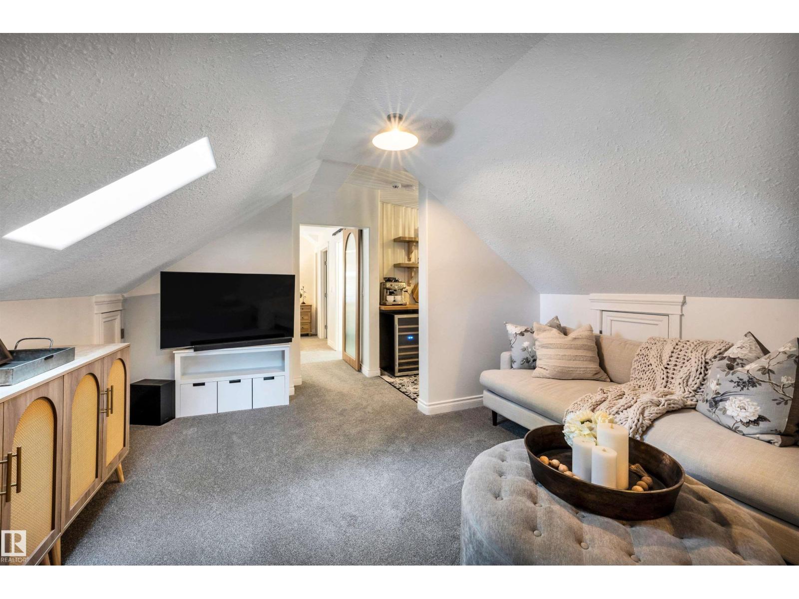 5021 49 Av Property Photo 16
