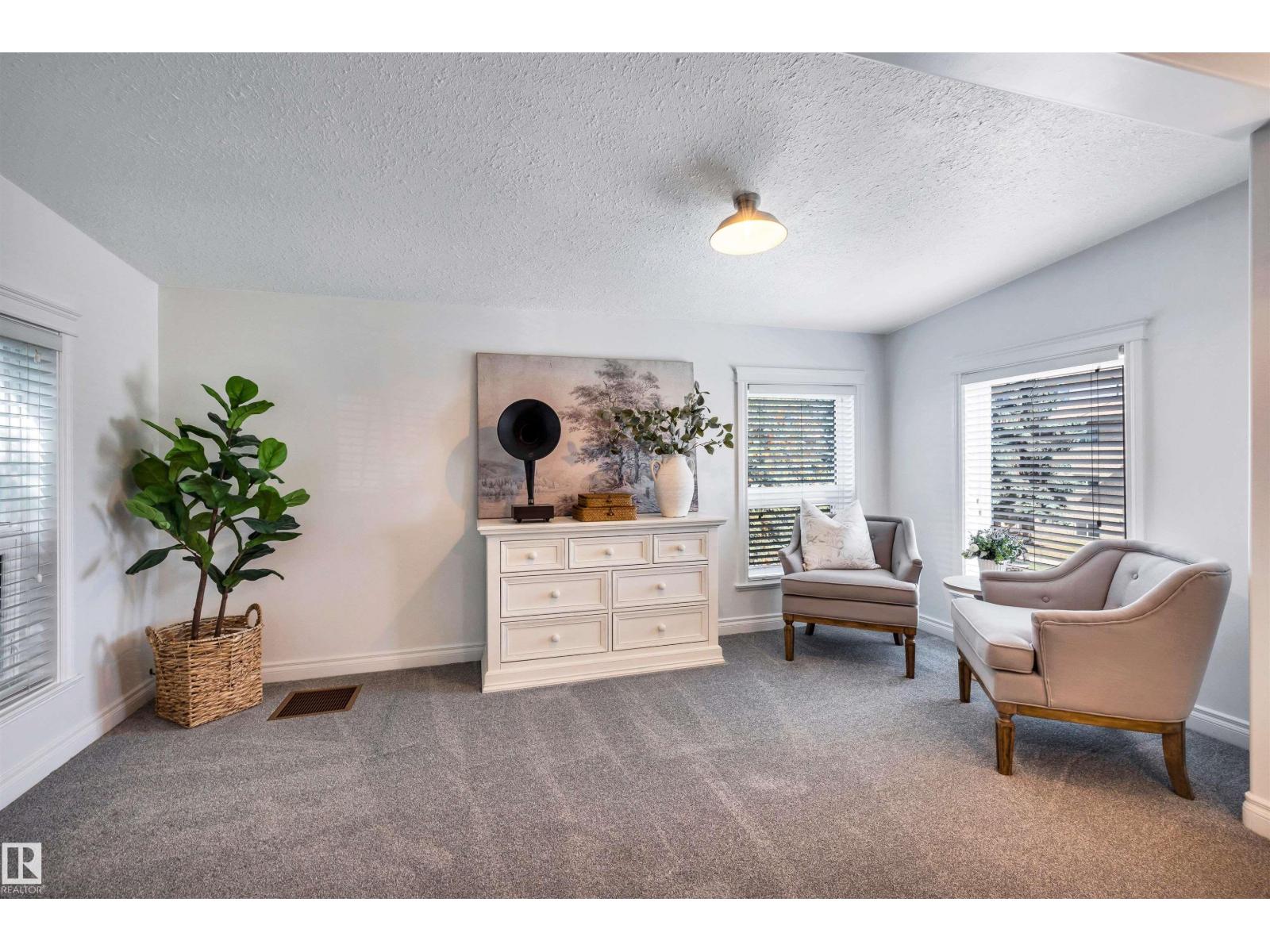5021 49 Av Property Photo 23